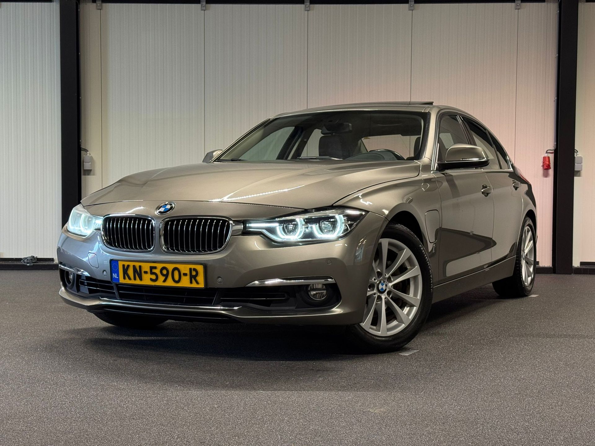 Foto van BMW 330e Iperformance