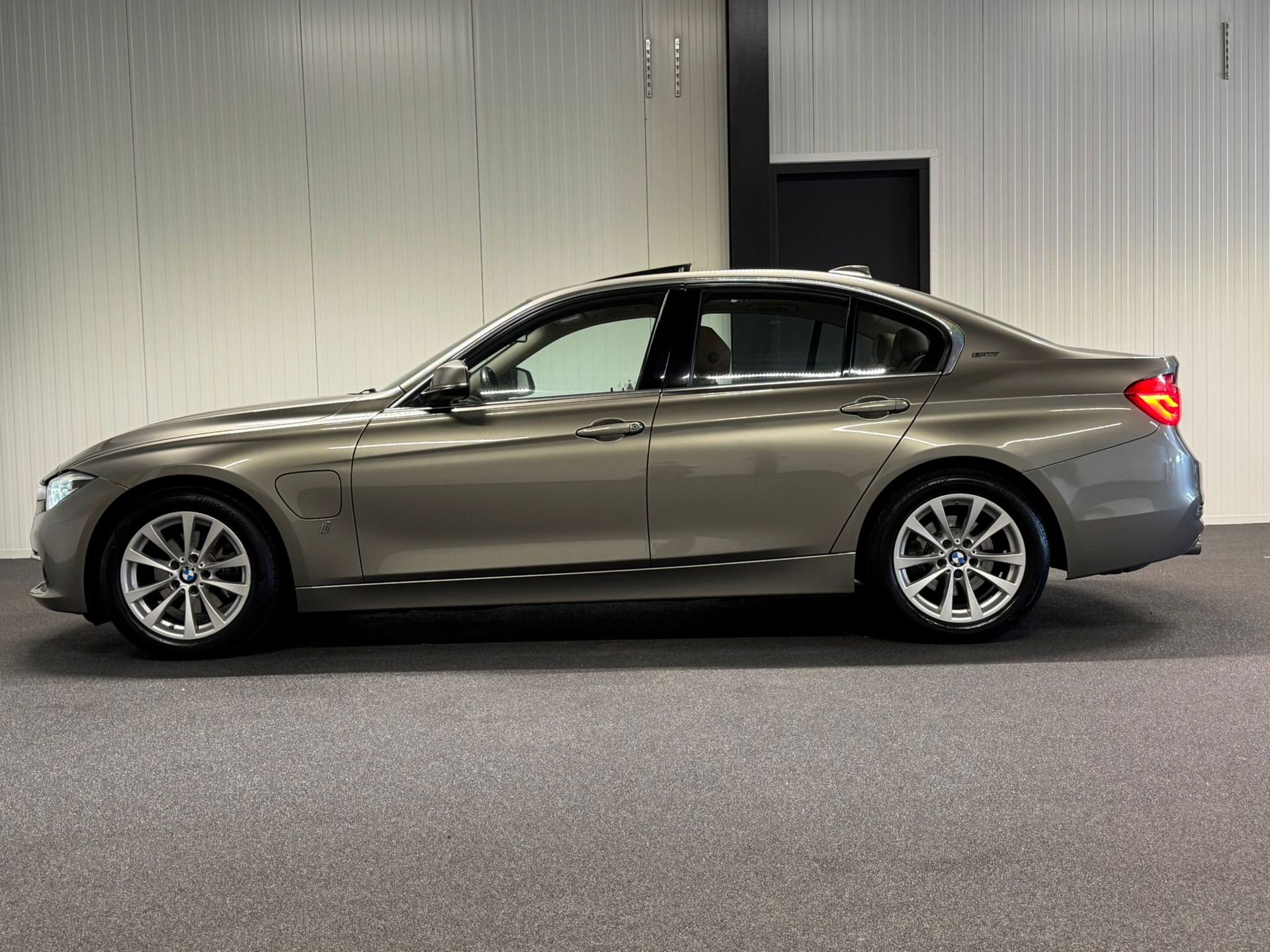Foto van BMW 330e Iperformance