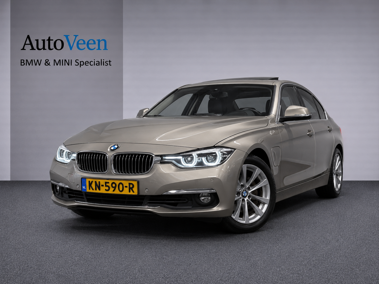 BMW 330e Iperformance 330e Centennial High Executive (PANO, M-SPORT STUUR, LED, HUD,  STOELVERWARMING) 2016 - voorkant