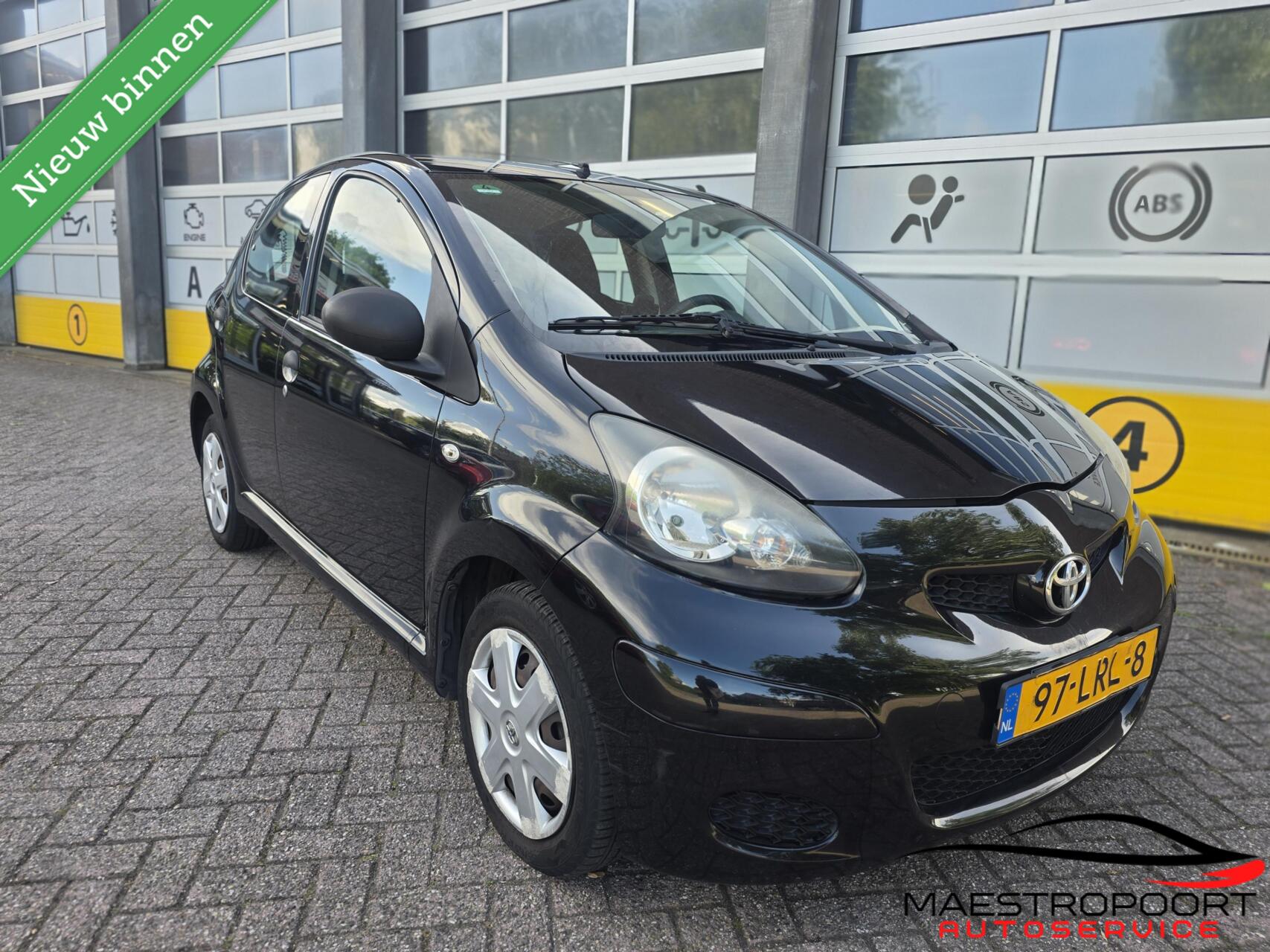 Toyota Toyota Aygo 1.0-12V | Airco | APK | Zuinige auto 2010 - voorkant