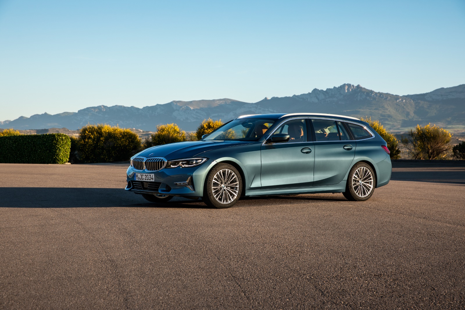 BMW 3-serie Touring 330i Int. H. Ex. Ed. 2019 - voorkant