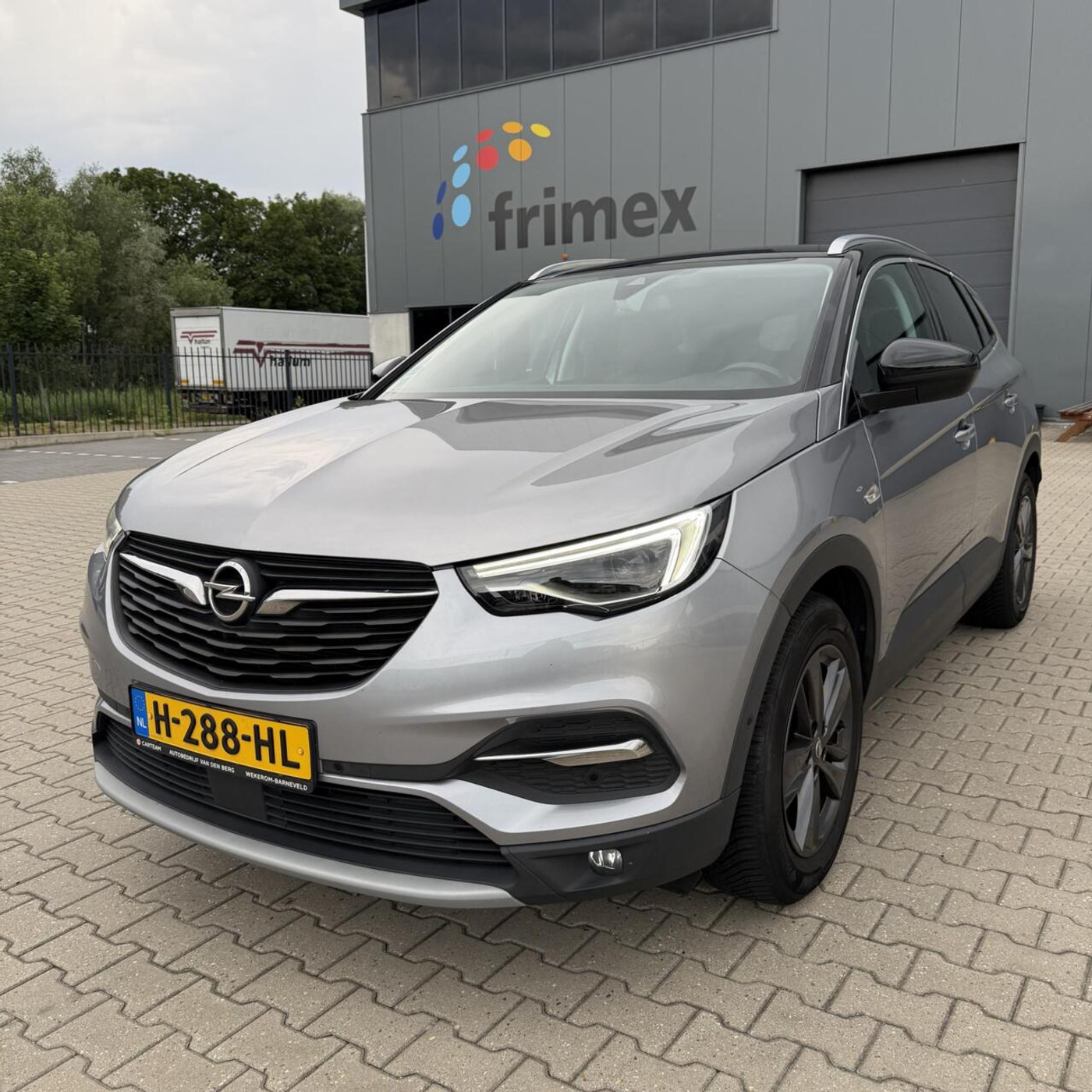 Foto van OPEL GRANDLAND X