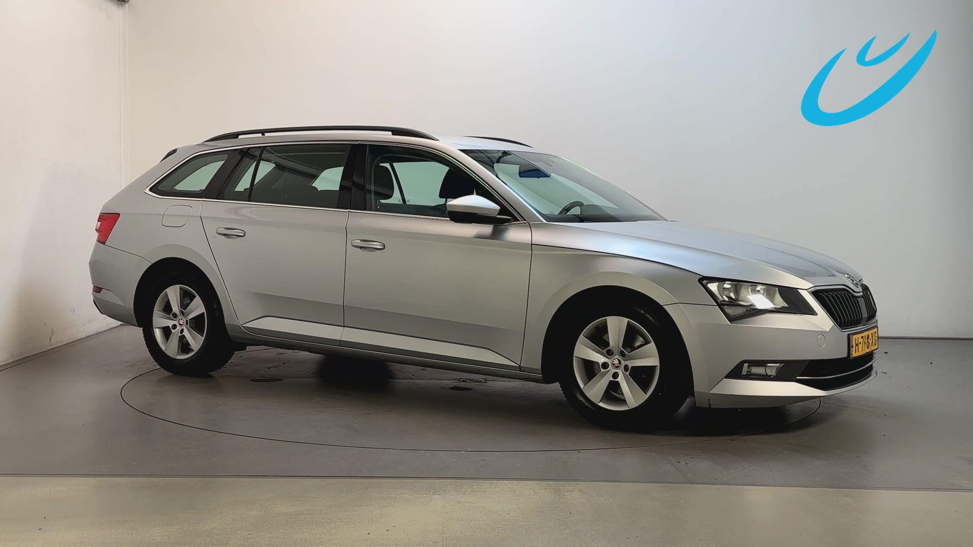 Skoda Superb 1.6 TDI Style Business Navigatie Camera DAB+ App-Connect Trekhaak 2016 - voorkant