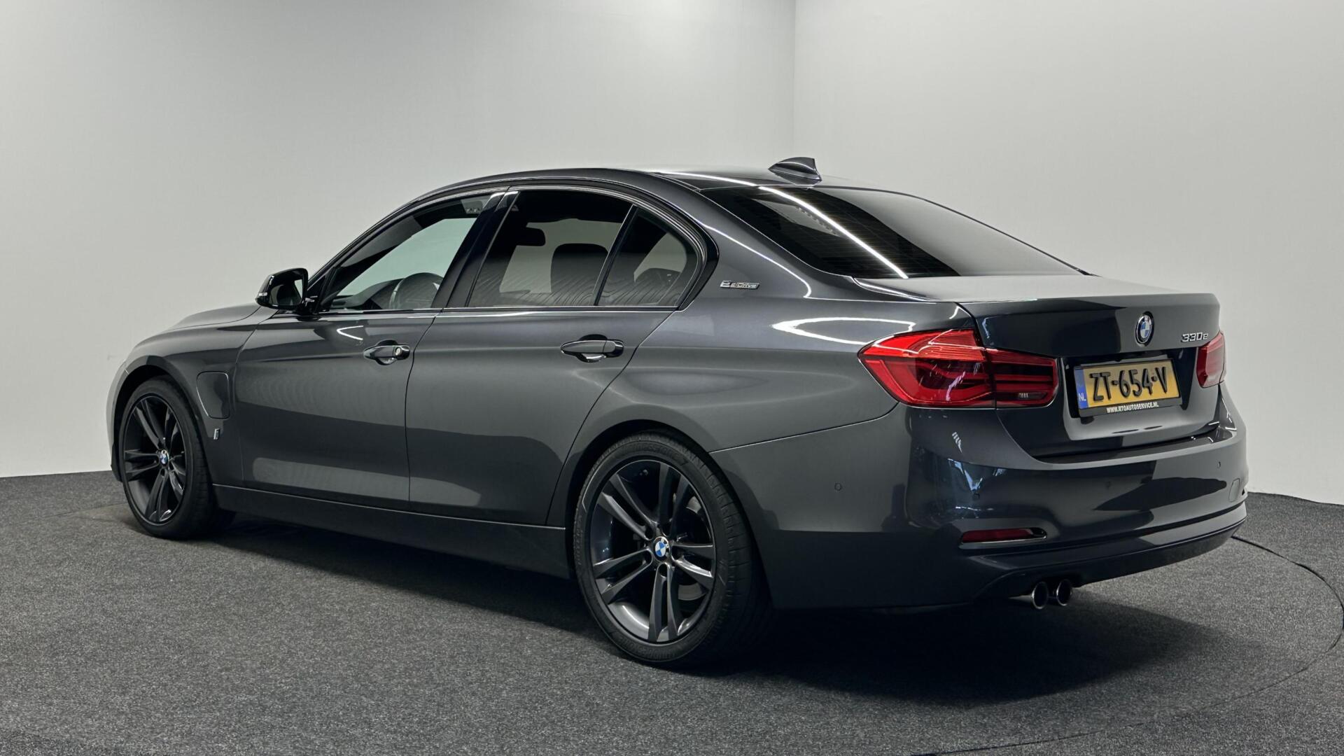 Foto van BMW 330e Iperformance