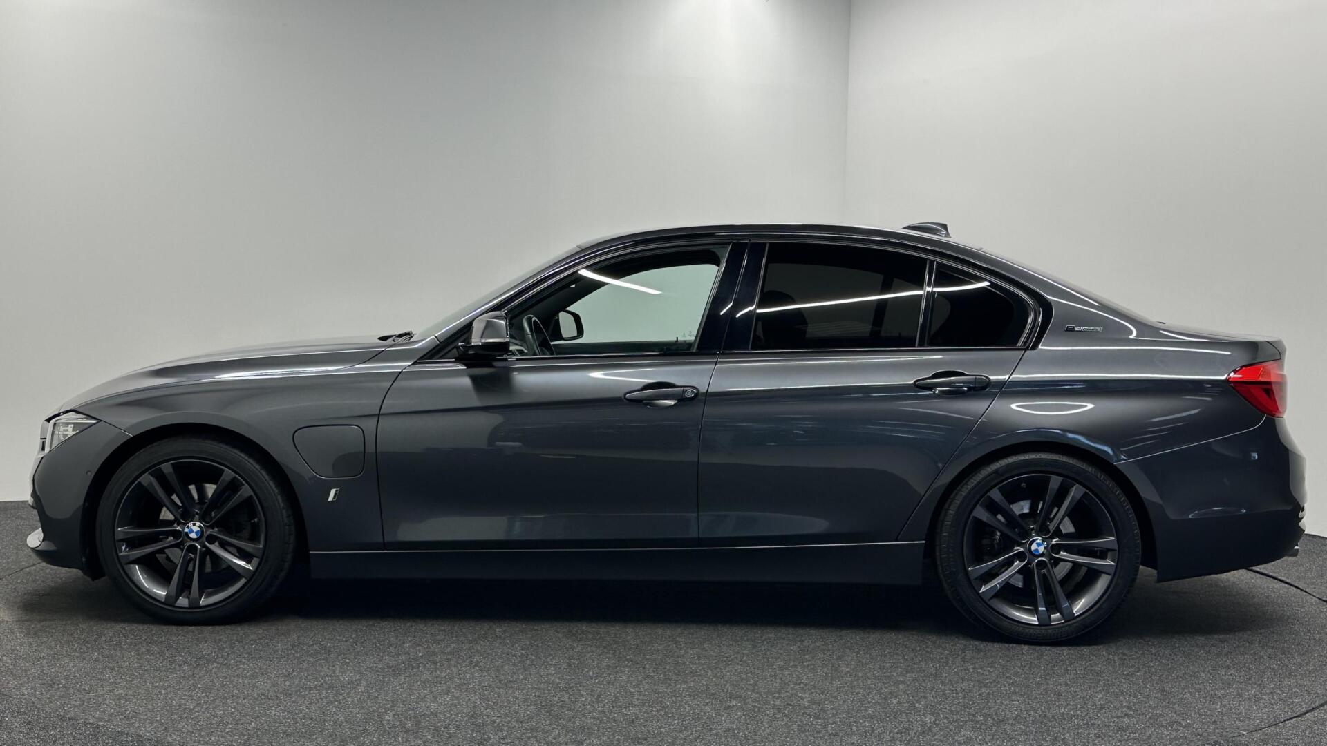 Foto van BMW 330e Iperformance