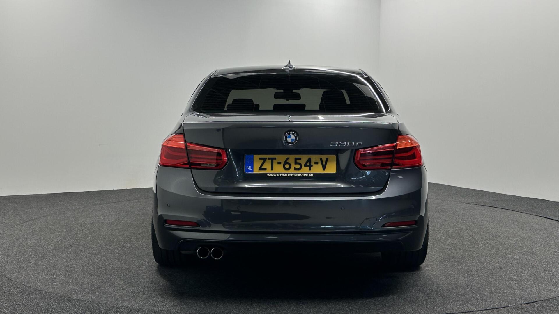 Foto van BMW 330e Iperformance