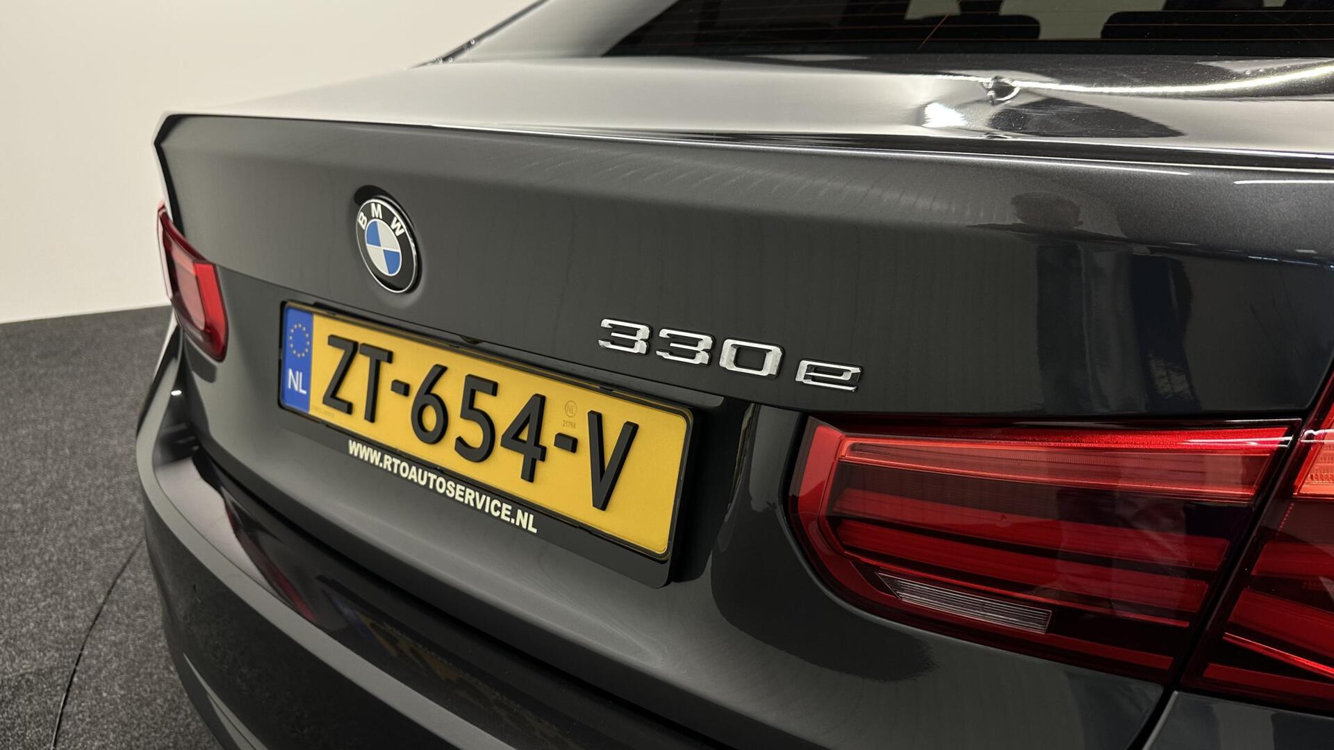 Foto van BMW 330e Iperformance