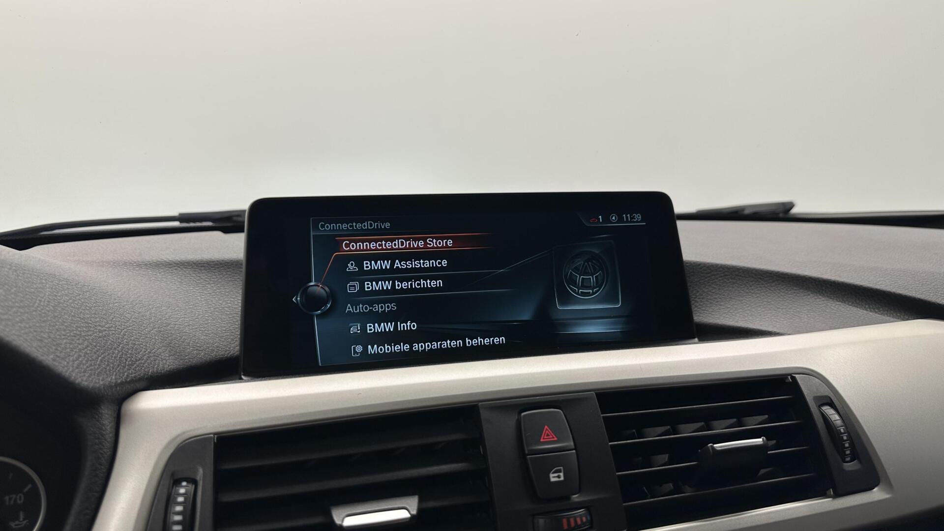 Foto van BMW 330e Iperformance