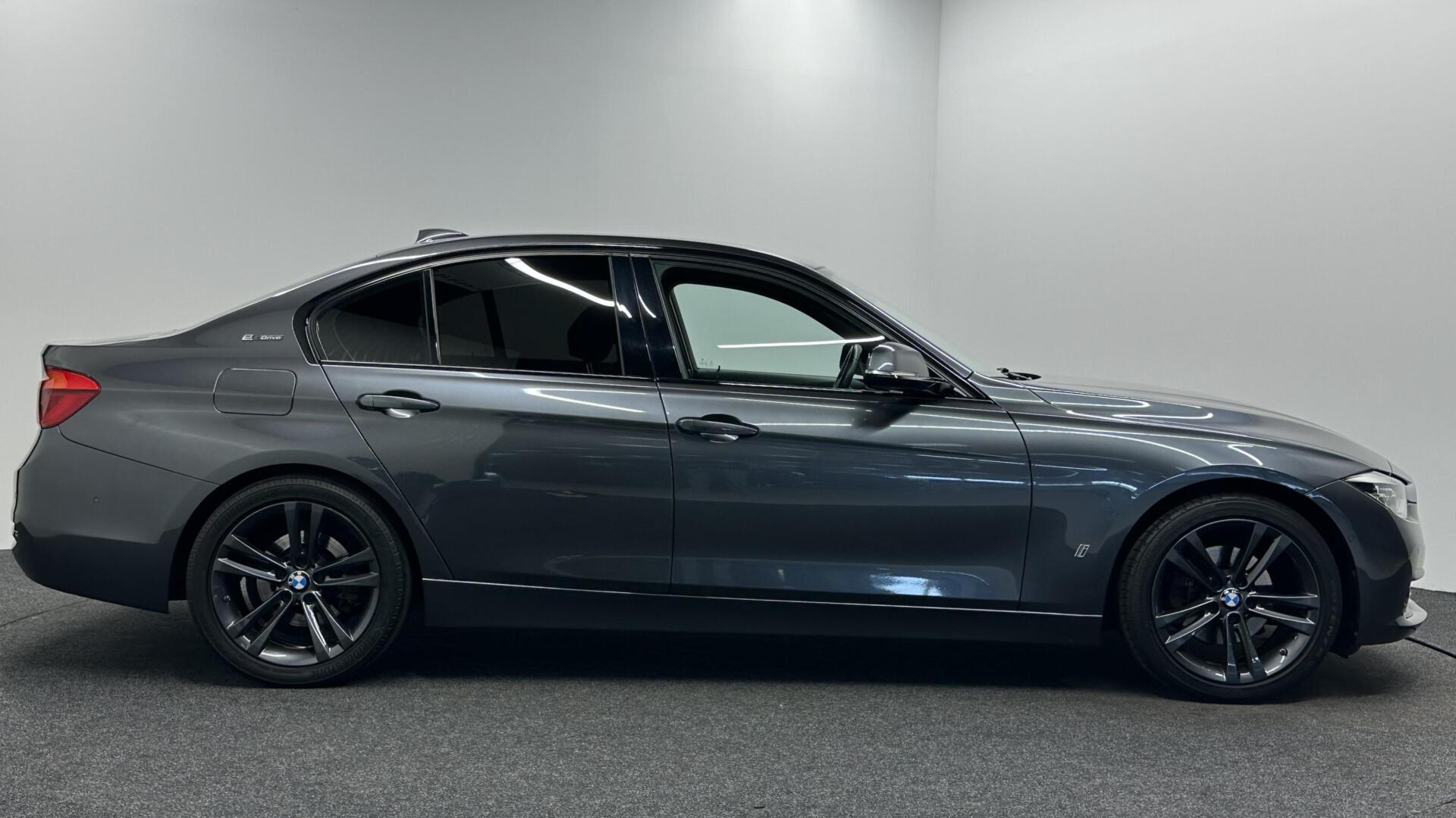 Foto van BMW 330e Iperformance