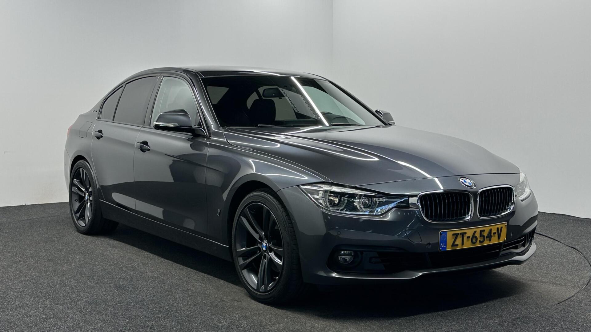 Foto van BMW 330e Iperformance