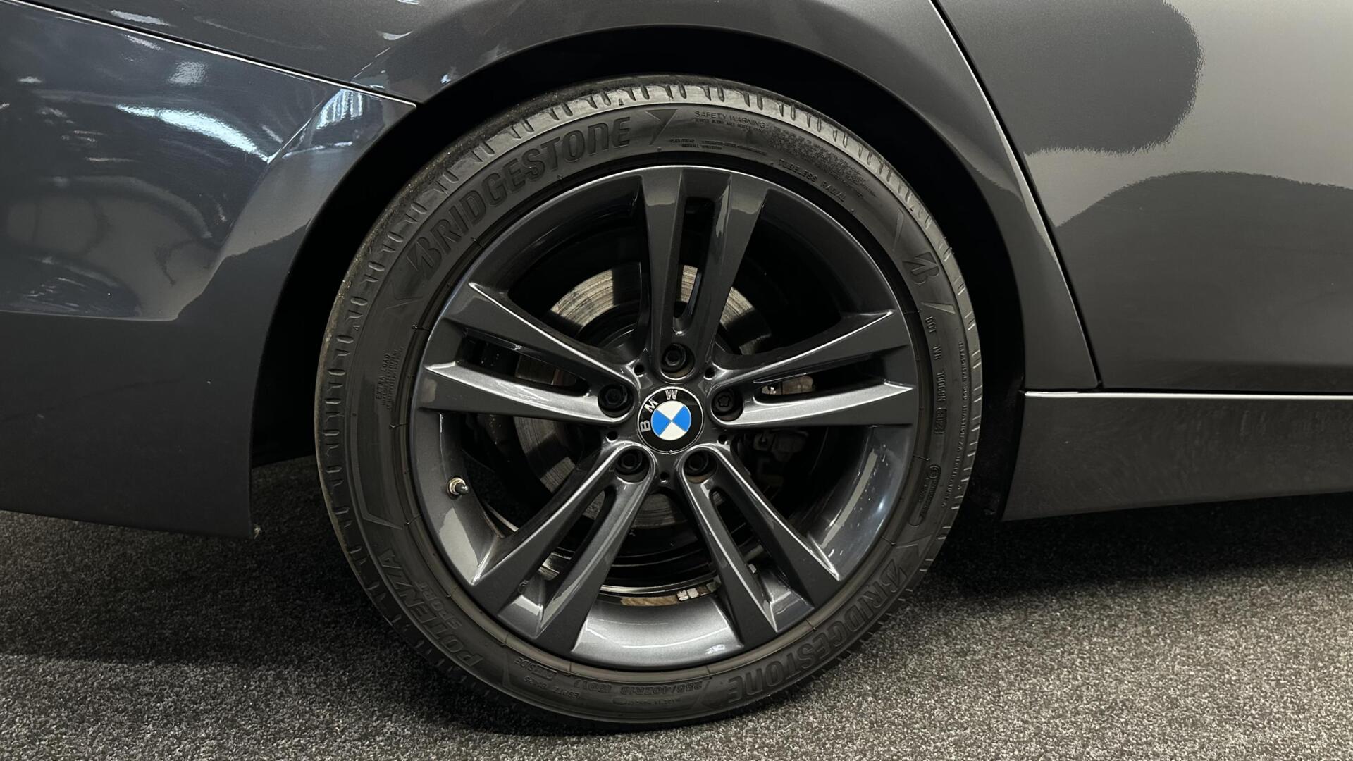 Foto van BMW 330e Iperformance