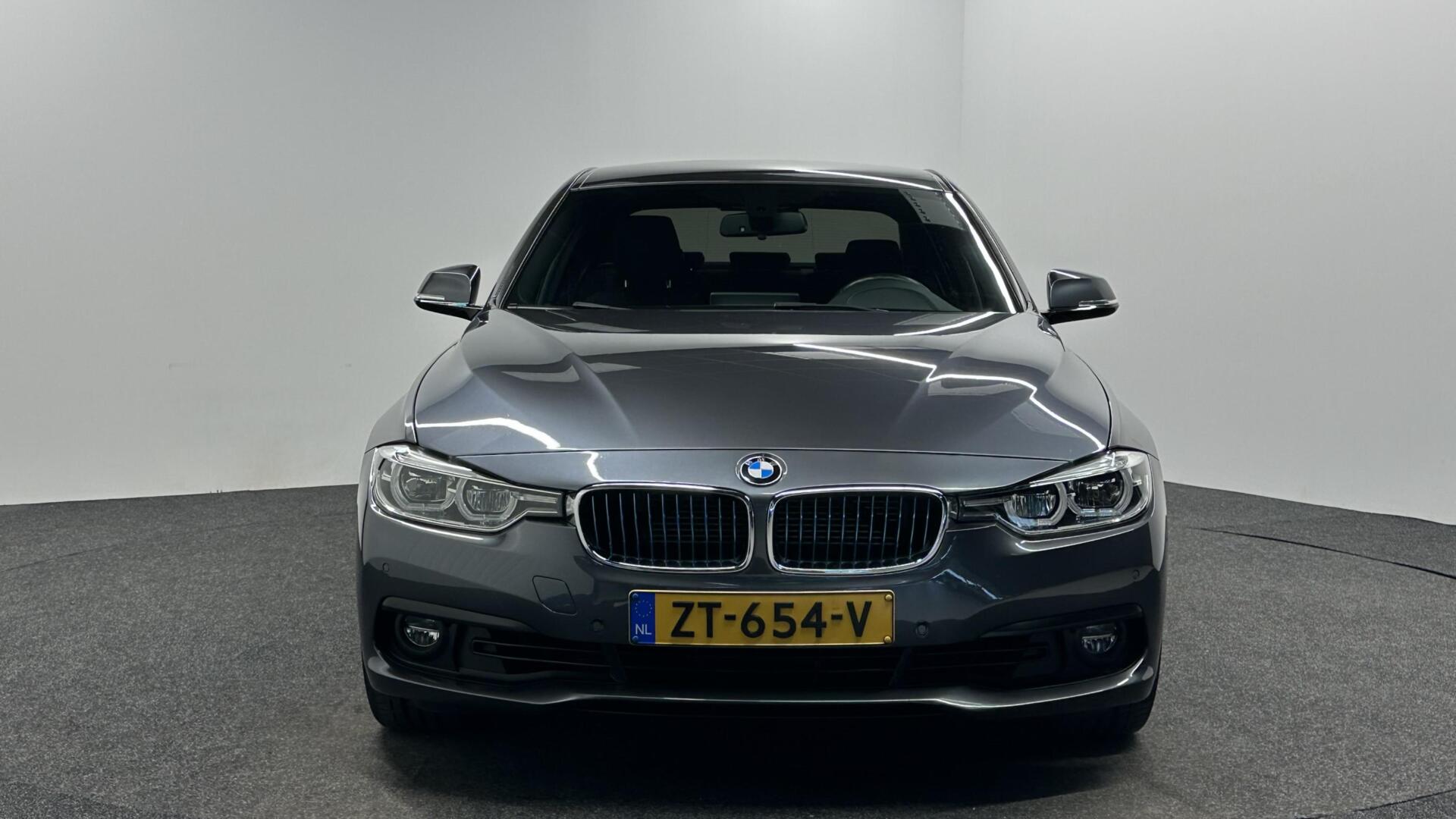 Foto van BMW 330e Iperformance