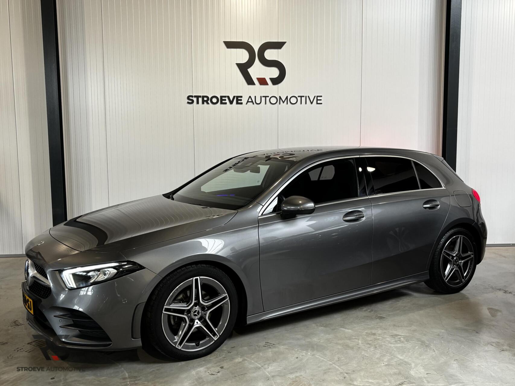 Mercedes-Benz A-klasse 180 Buss Solution AMG | Navi | LED | Camera | CarPlay | Cruise | Virtual | Keyless | PDC | Sfeerverl | Org NLD | 2021 - voorkant
