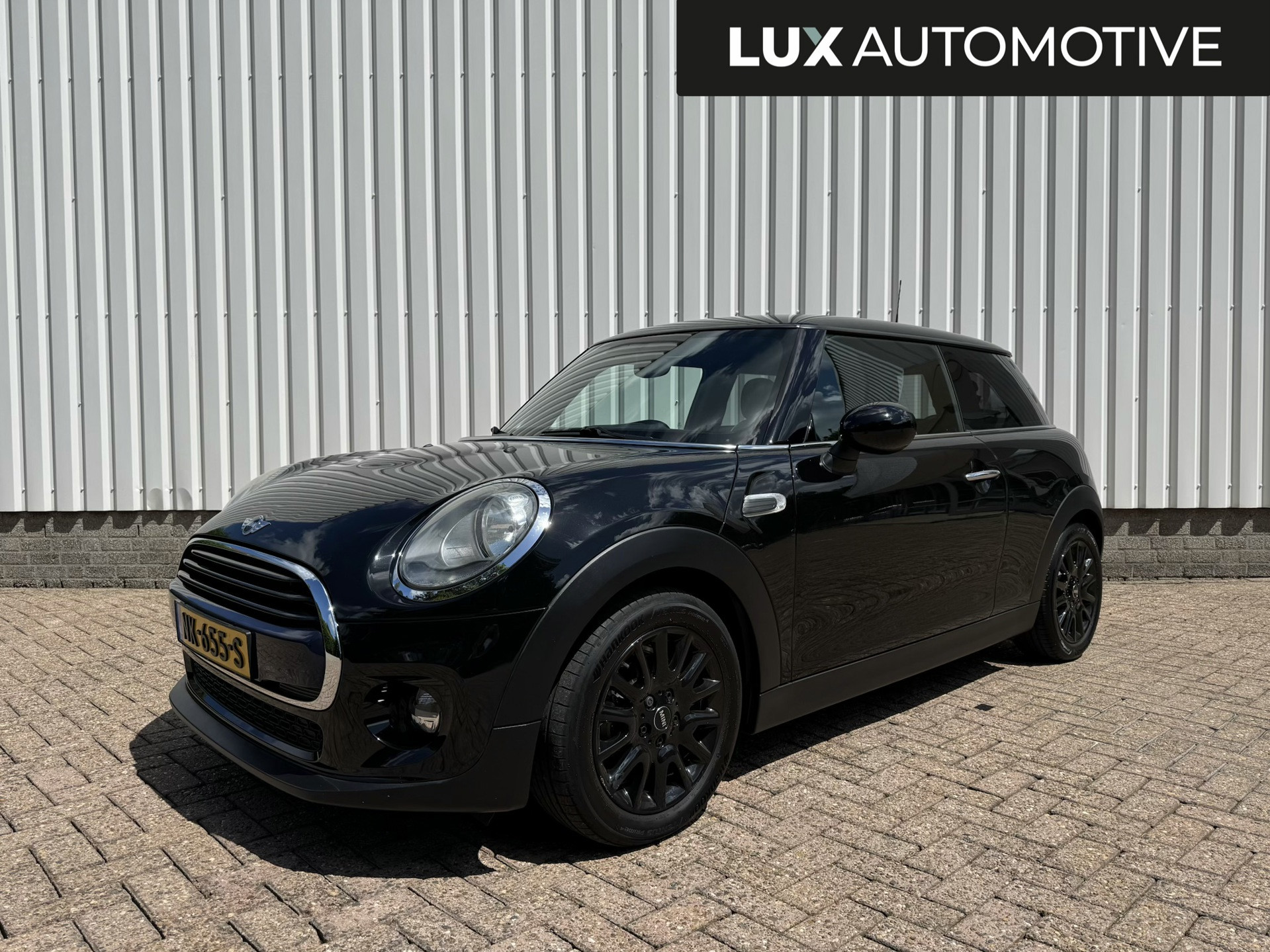 Mini Cooper 1.5 Cooper Business 136PK, Navi, Airco, LM velgen, Cruise Control, Bluetooth, NAP 2017 - voorkant