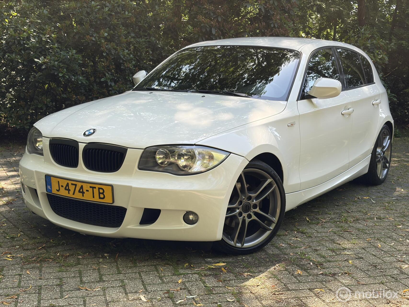 BMW 1 Series 318i Business Line M Sport 2010 - voorkant