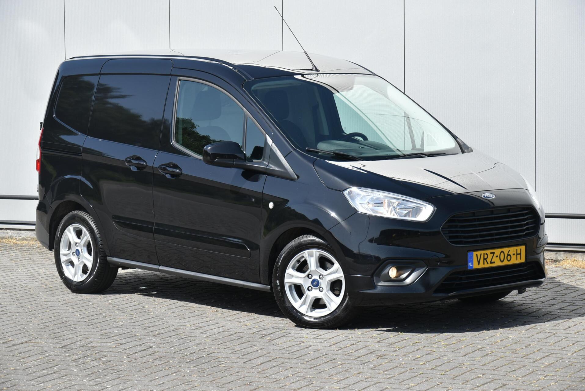 Ford Transit Courier 1.5 TDCI Limited Airco Cruise Trekhaak 2022 - voorkant