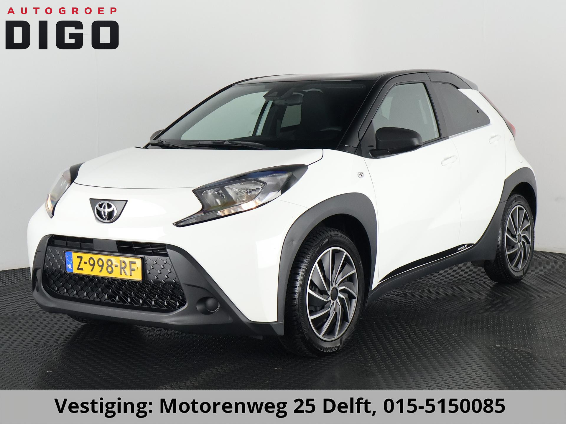Toyota Toyota Aygo X VVT-i MT PLAY BLACK & WHITE 1e EIG GARANTIE 6-2034 2024 - voorkant
