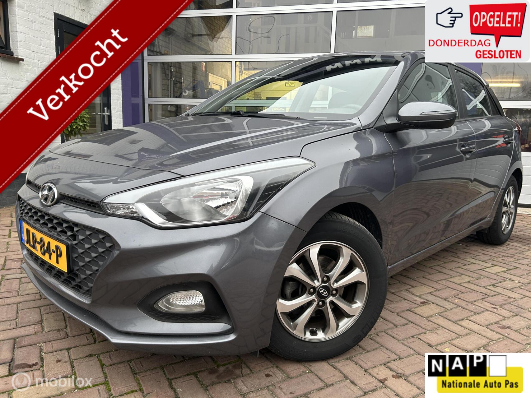 Hyundai I20 1.2 Premium * NAVI CAR PLAY * LM VELGEN *CC * 2020 - voorkant