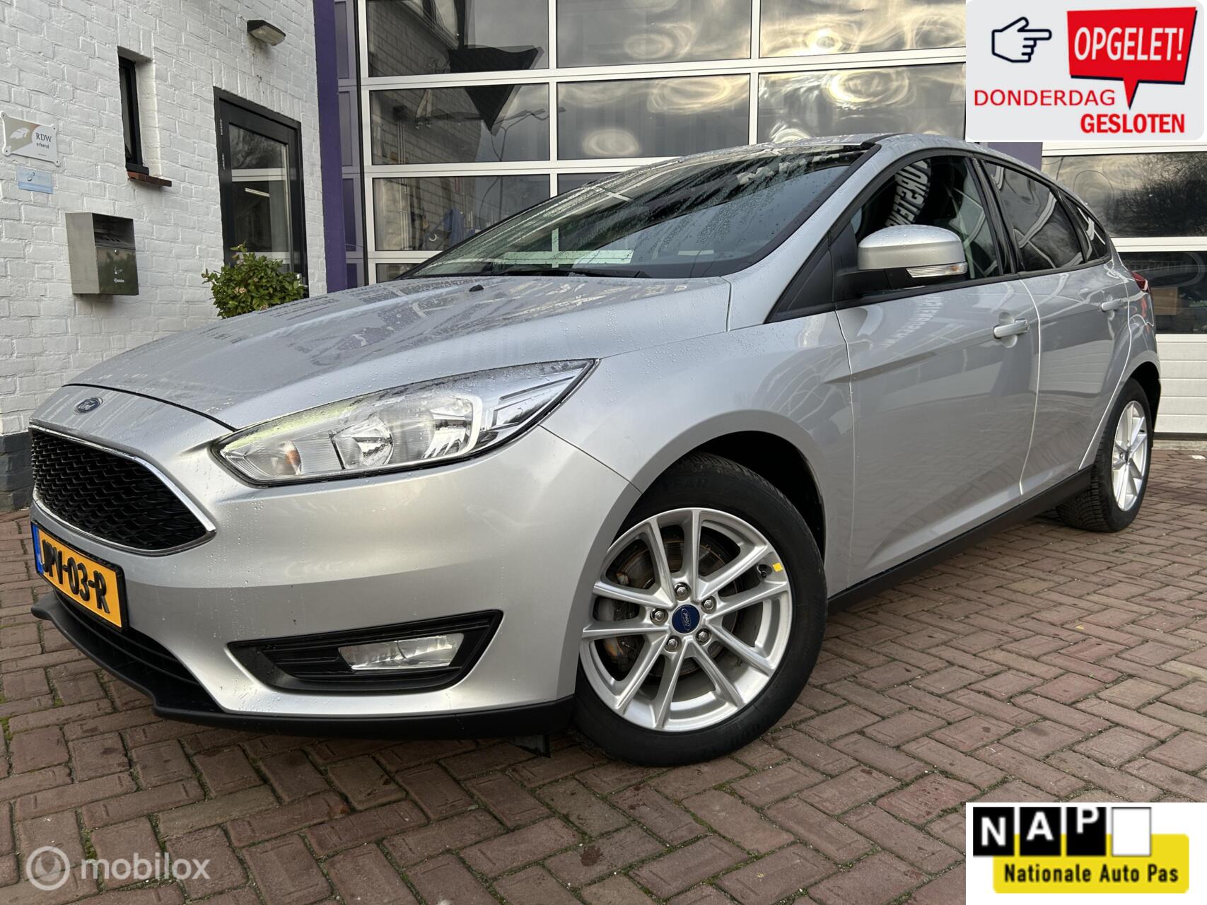 Ford Focus 1.0 Trend * AUTOMAAT * 125 PK * NAVIGATIE * AIRCO 2017 - voorkant