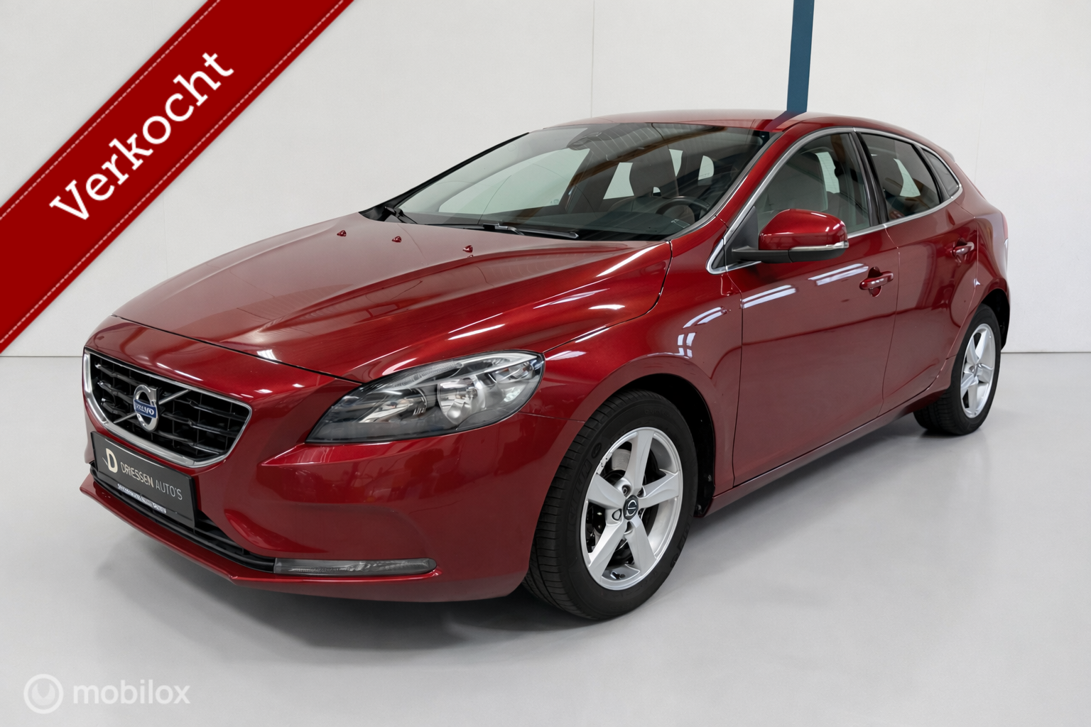 Volvo V40 2.0 T2 Momentum LEER / NAVI 2016 - voorkant