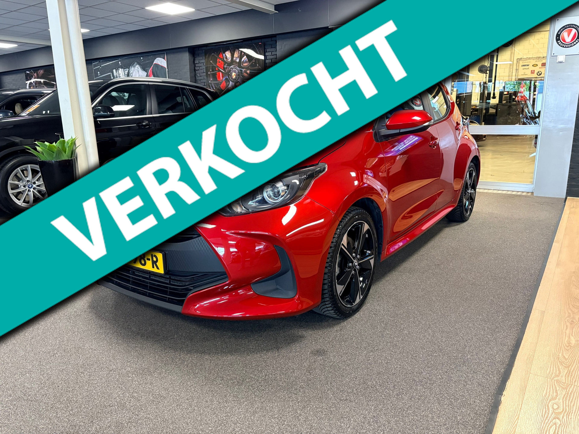 Toyota Toyota Yaris 1.5 Hybrid 115 Active/navi/camera/clima/cruisec/dealer onderhouden 2022 - voorkant