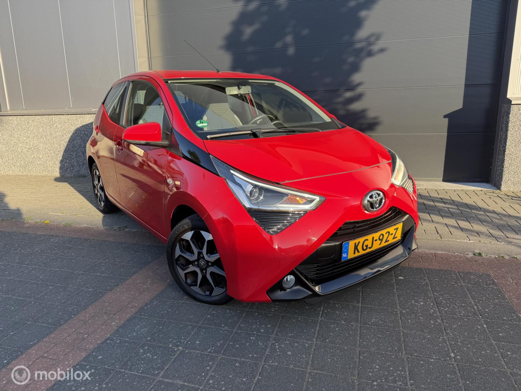 Toyota Toyota Aygo 1.0 VVT-i Apple CarPlay Airco 2020 2020 - voorkant
