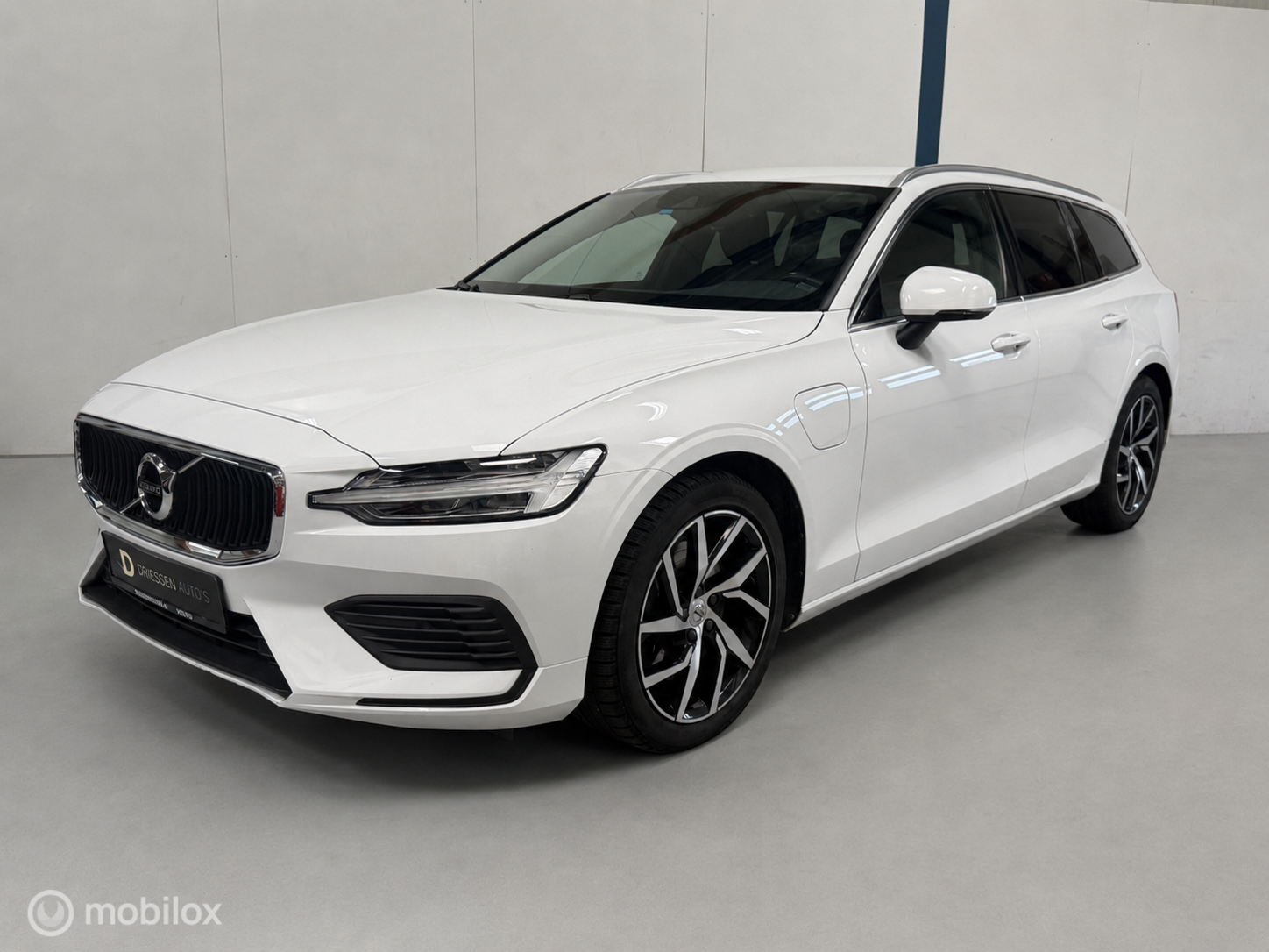 Volvo V60 2.0 T6 Twin Engine AWD Inscription ADAPTIVE CRUISE 2019 - voorkant