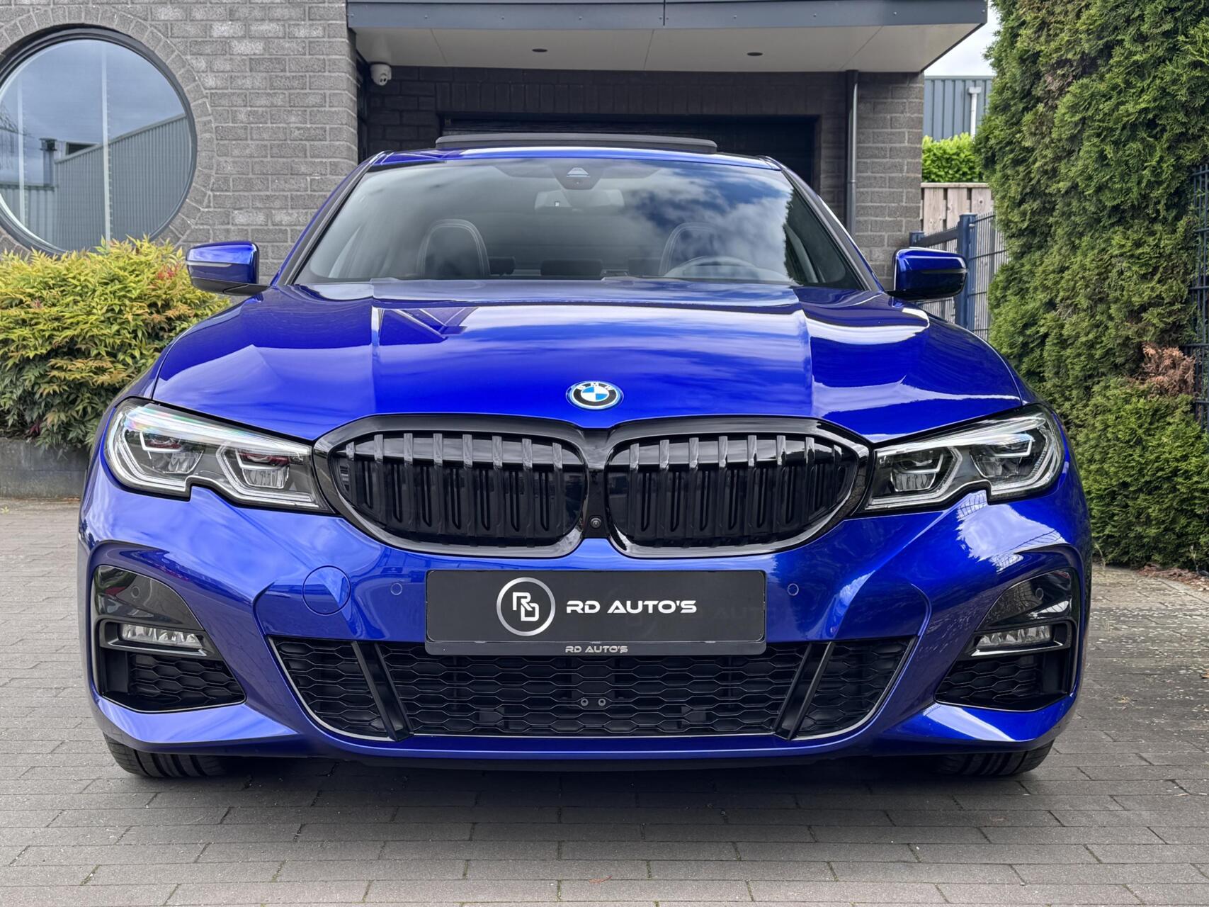 Foto van BMW 330e xDrive