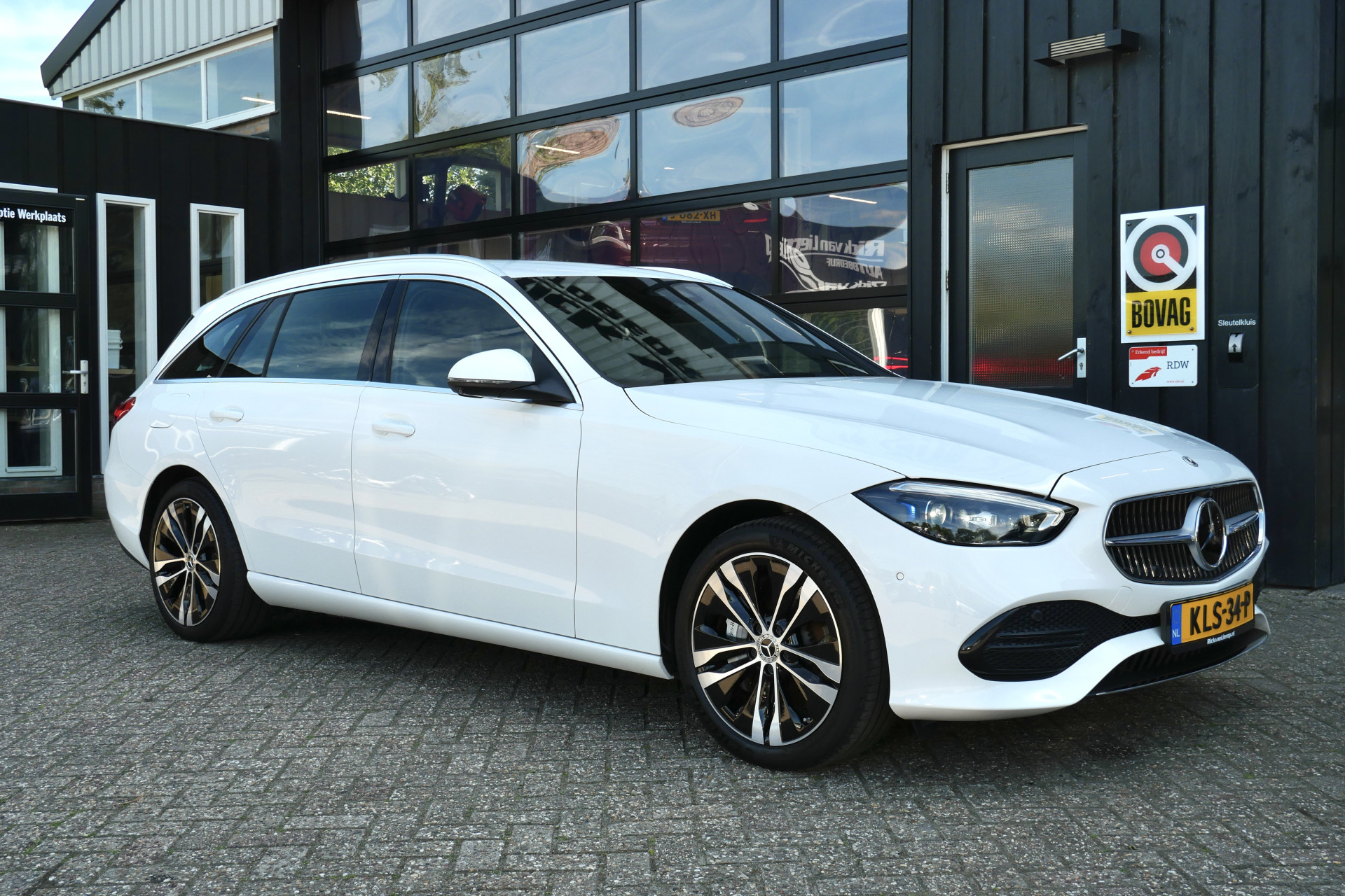 Mercedes-Benz C-klasse Estate 300 e Luxury Line 2023 - voorkant