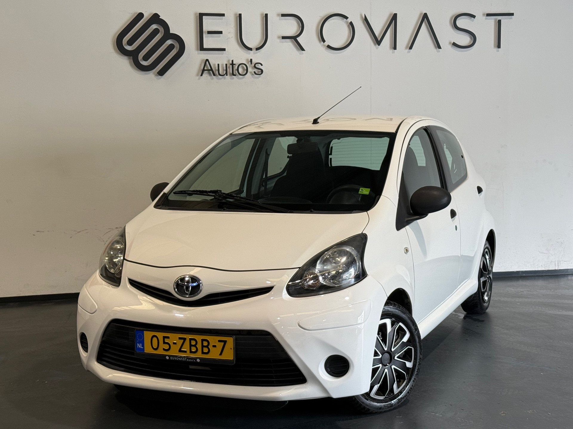 Toyota Toyota Aygo 1.0 VVT-i Access Nap 5d Nieuwe Apk 2012 - voorkant