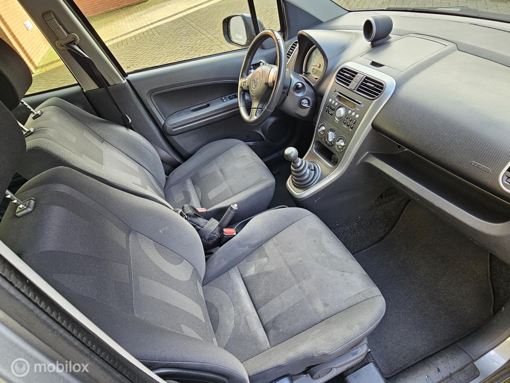 Foto van Opel Agila