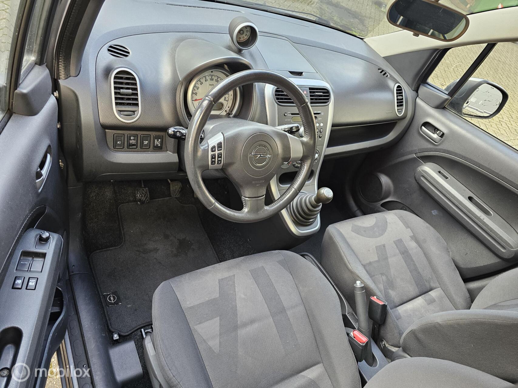 Foto van Opel Agila