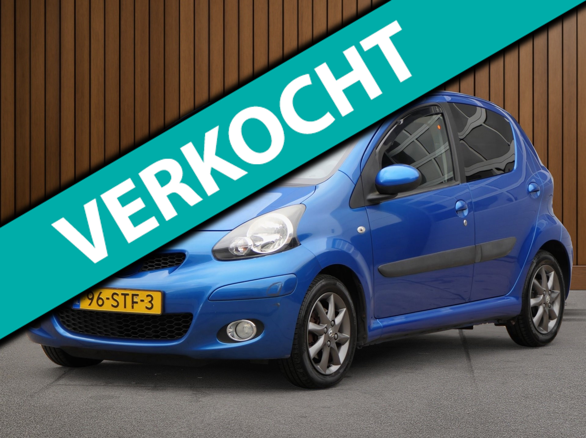 Toyota Toyota Aygo 1.0-12V Dynamic Navigator 5-Deurs automaat | Navi | Airco | LM Velgen | NAP | Zuinig! 2011 - voorkant