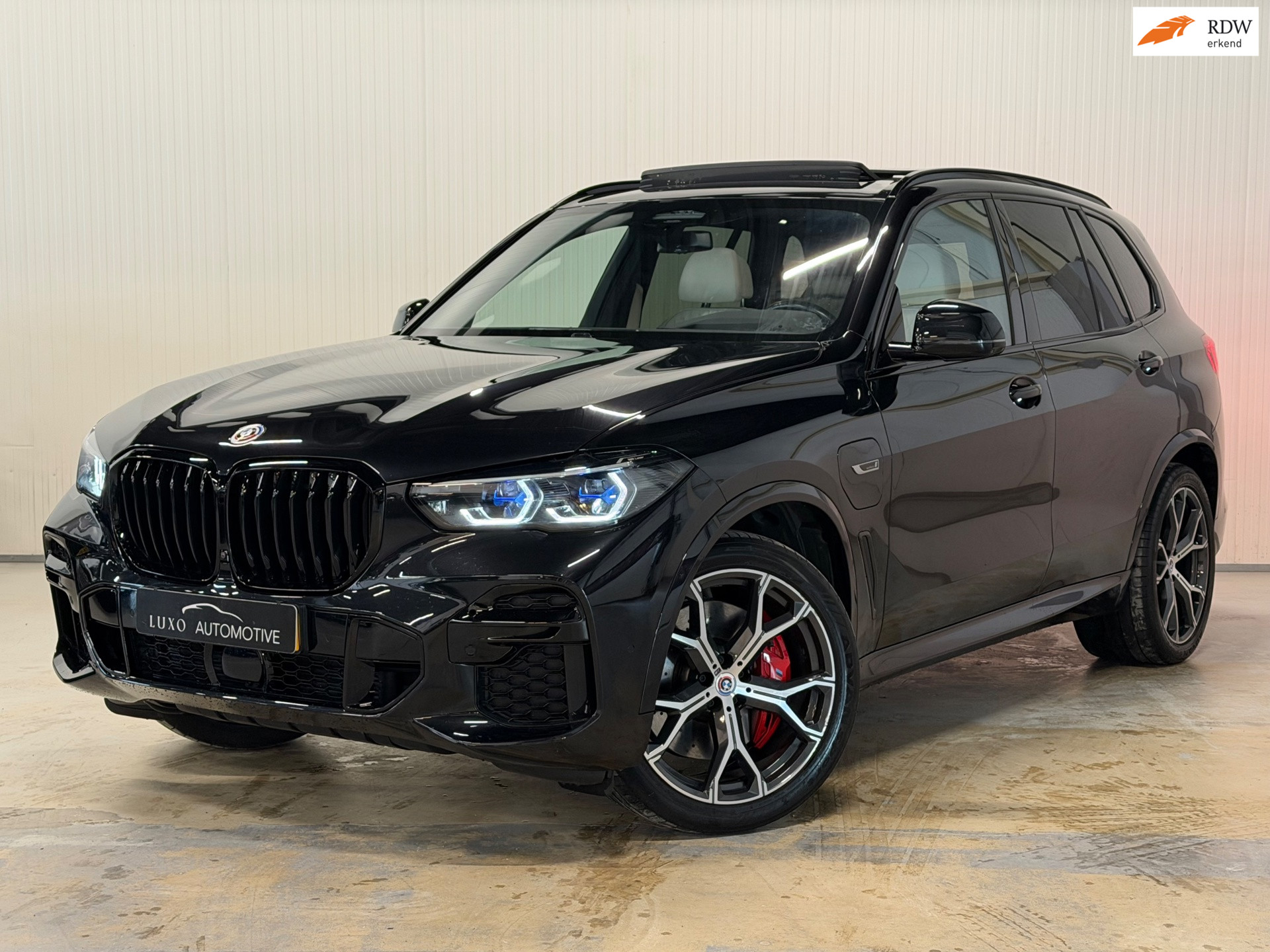 BMW X5 Xdrive45e XDrive45e High Executive | PANO | M-SPORT | 360 CAMERA | HUD | TREKHAAK 2022 - voorkant