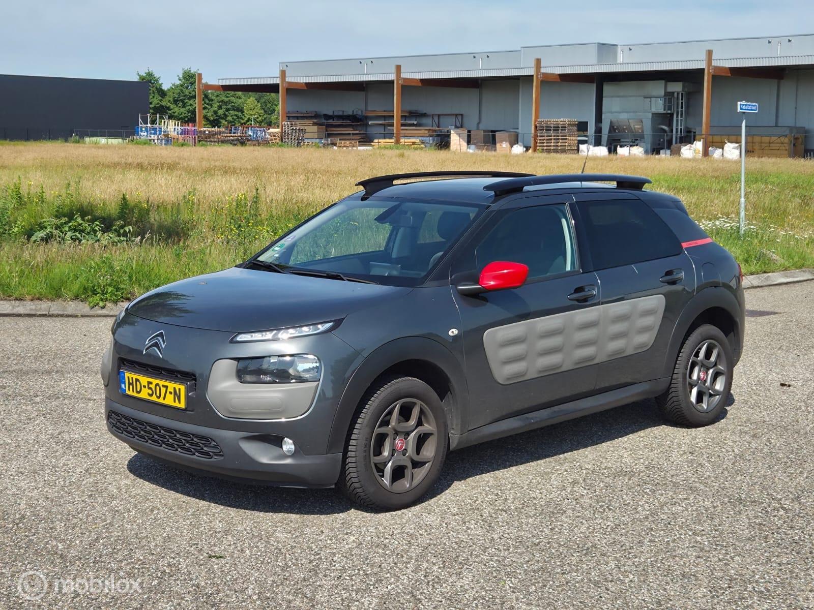 Citroen C4 Cactus 1.2 VTi Feel motor niet 100% 2015 - voorkant