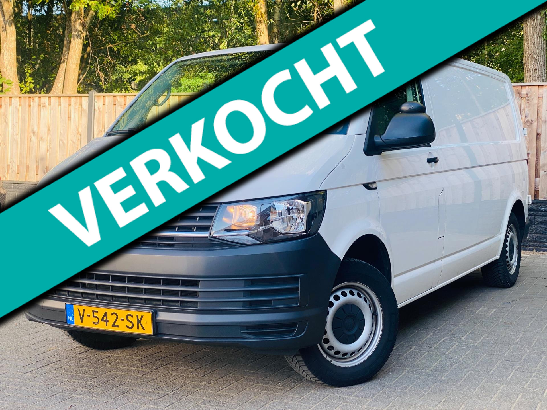 Volkswagen Transporter 2.0 TDI L2H1 DC NAP I KASTINRICHTING I DEALER ONDERHOUDEN I ACHTERUIT SENSOR 2018 - voorkant
