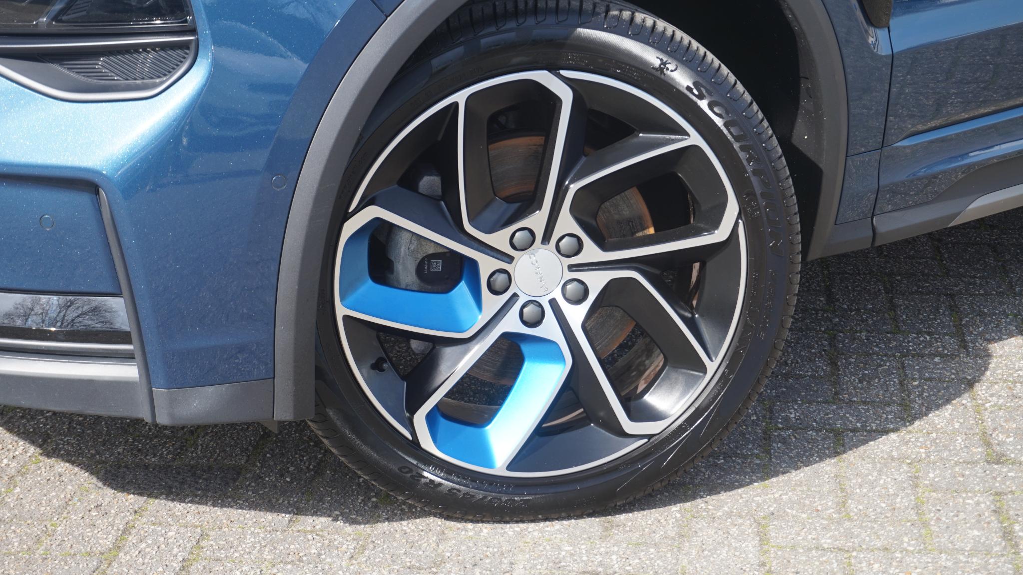 Foto van LYNK & Co 01