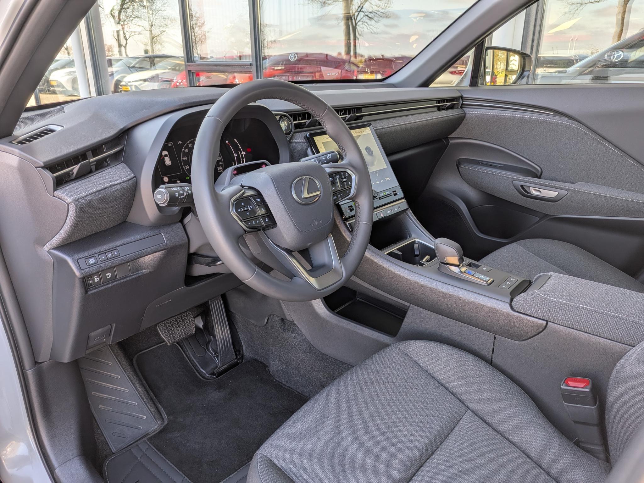 Foto van Lexus LBX