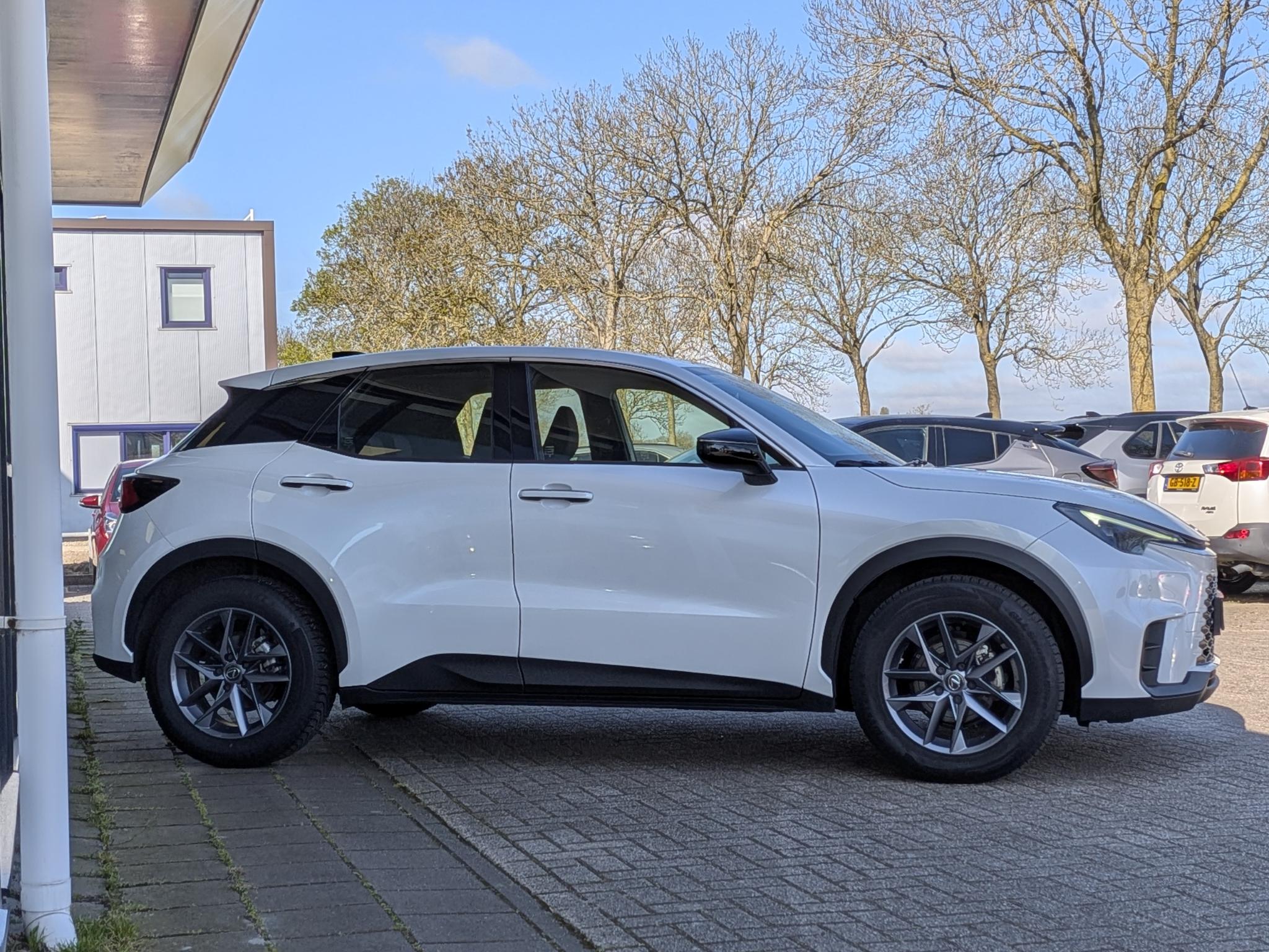 Foto van Lexus LBX