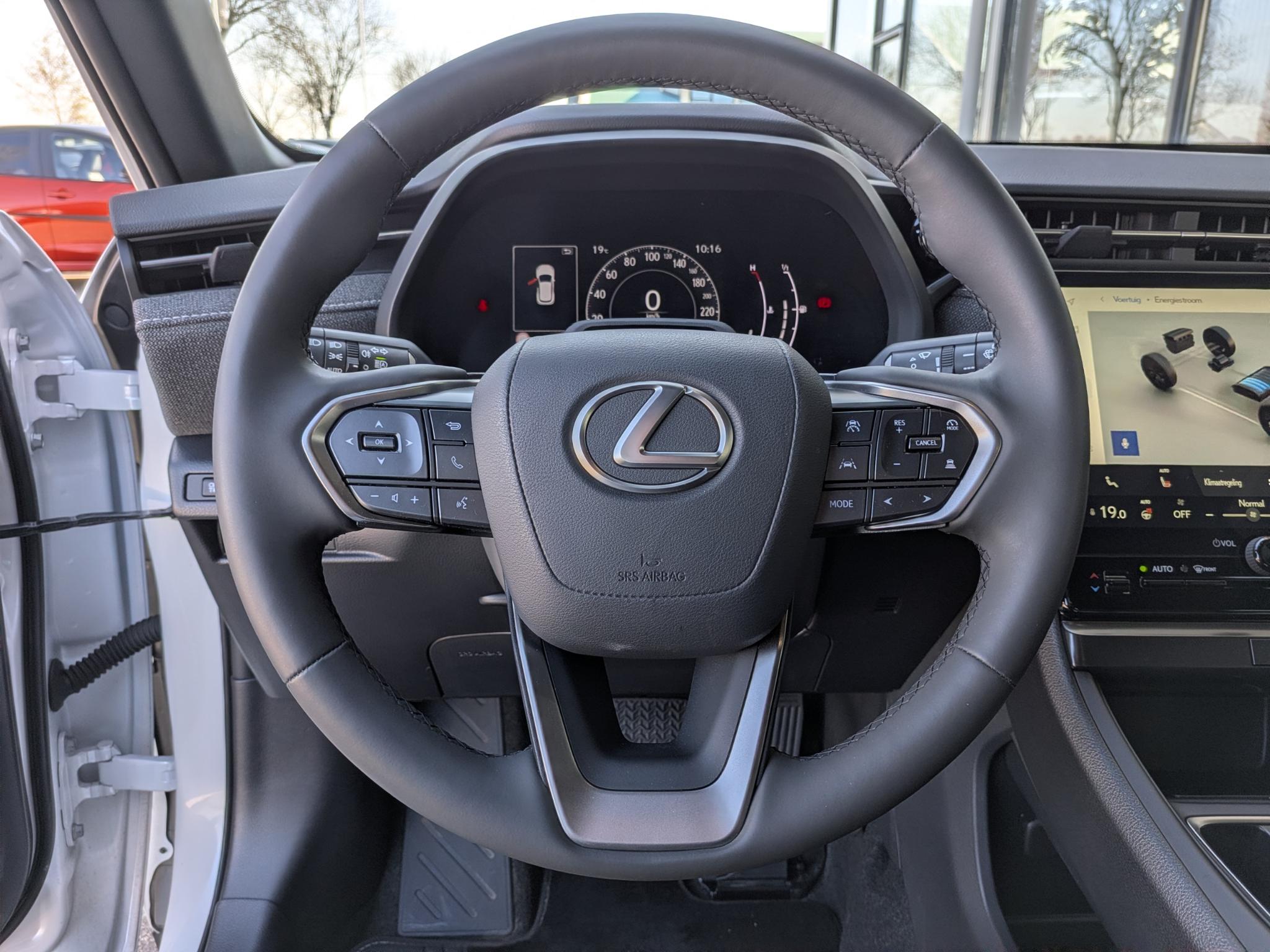 Foto van Lexus LBX