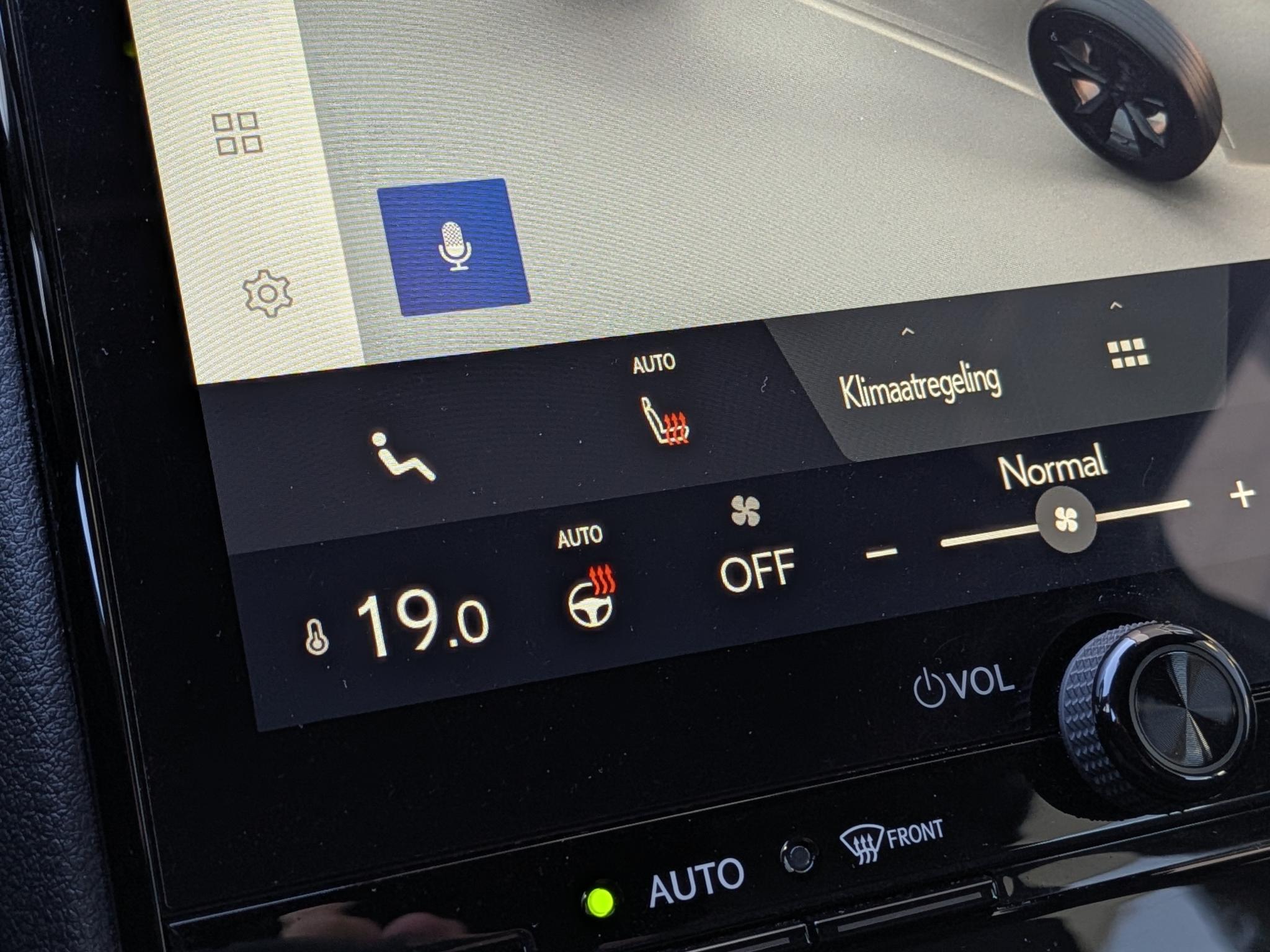 Foto van Lexus LBX