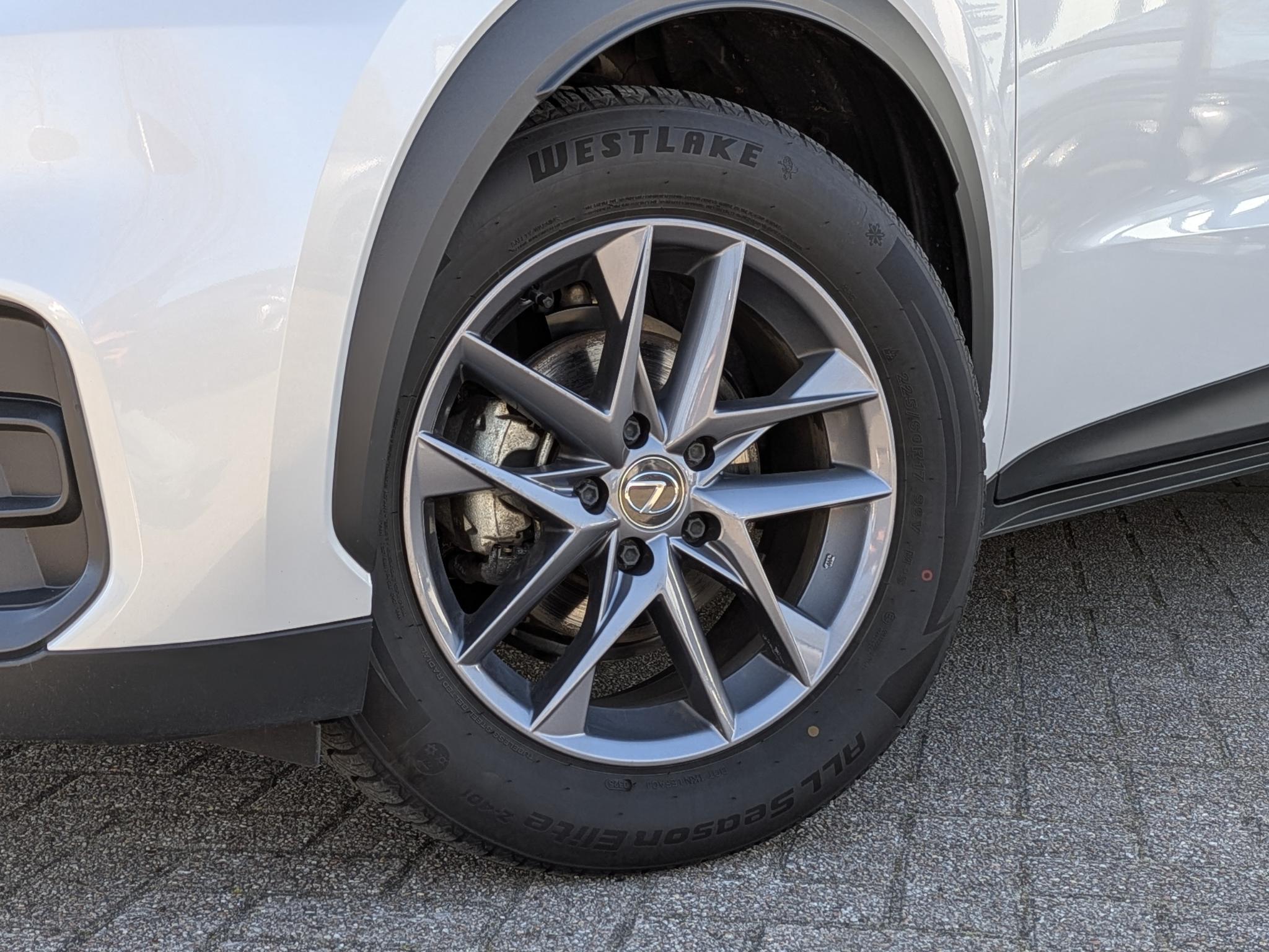 Foto van Lexus LBX