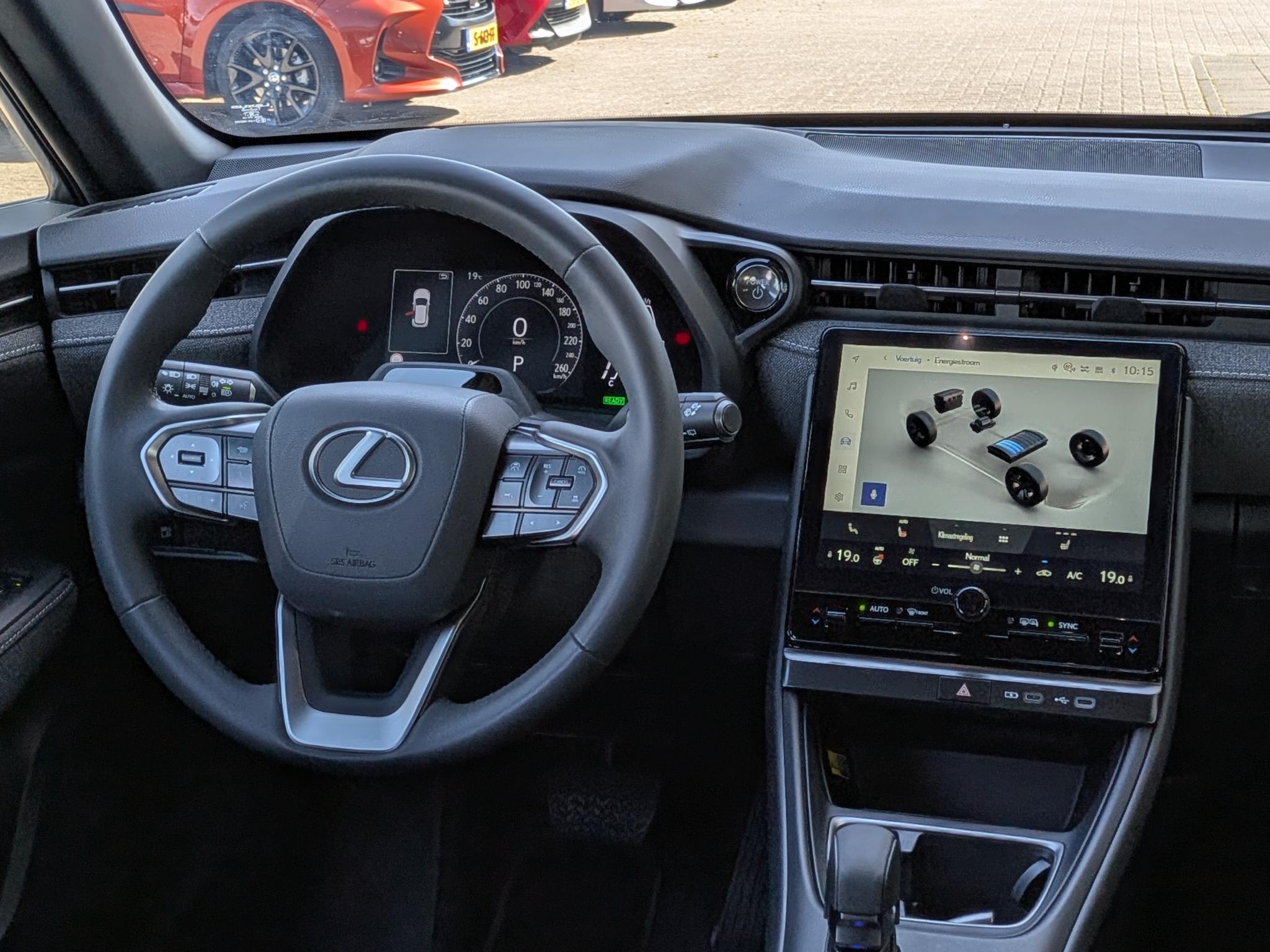 Foto van Lexus LBX