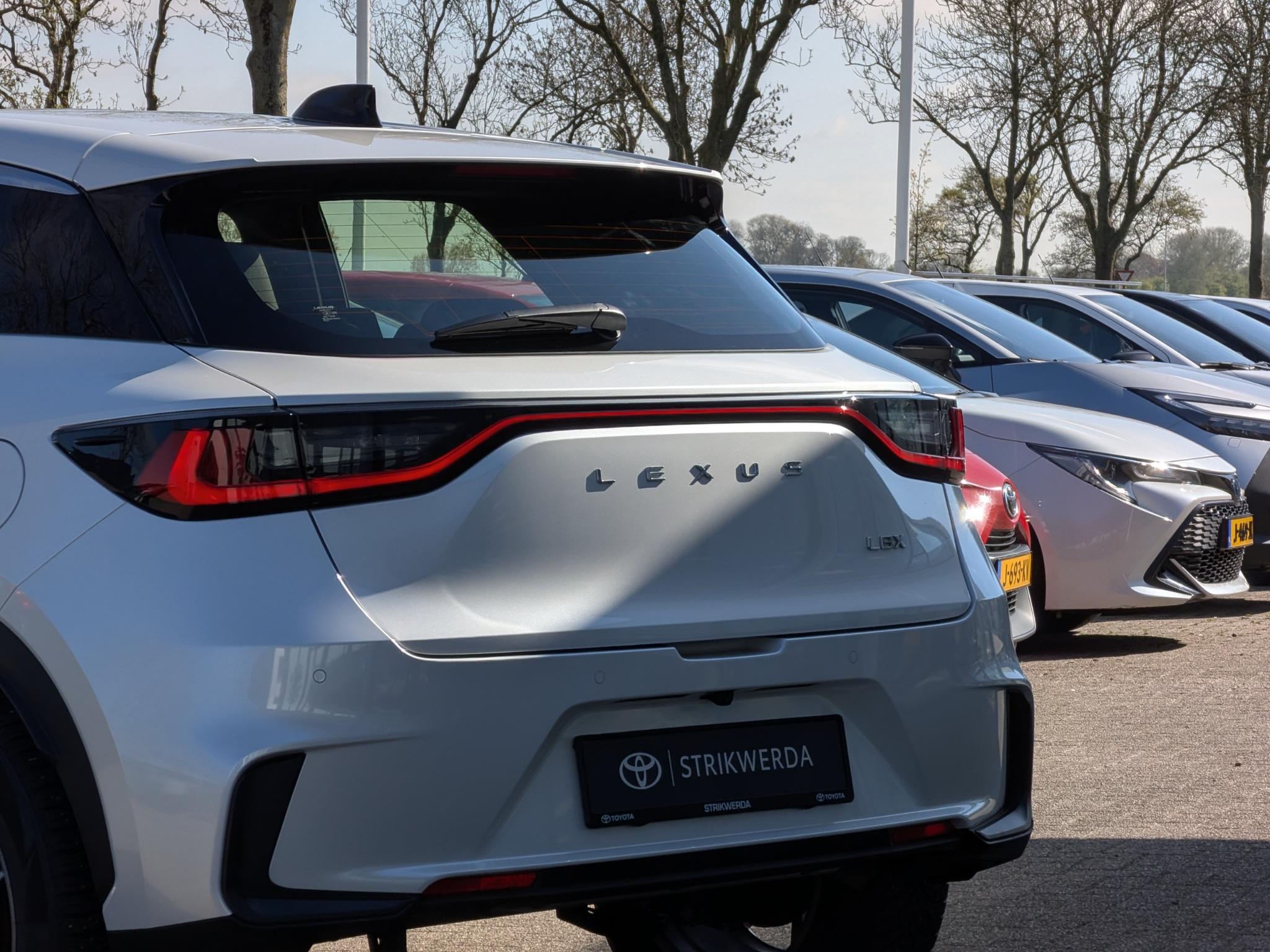 Foto van Lexus LBX