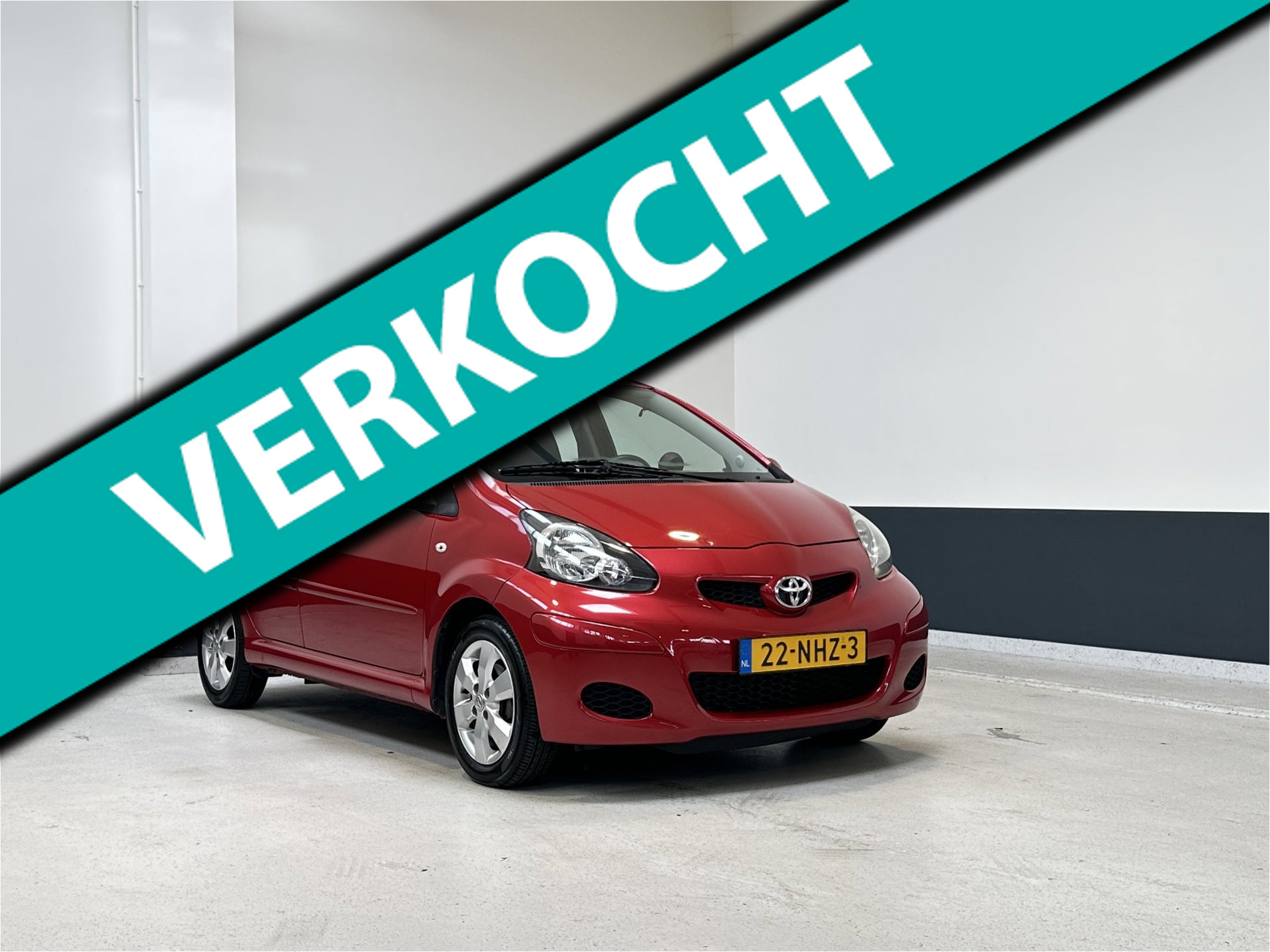 Toyota Toyota Aygo 1.0-12V Aspiration Red | Airco | CV | NL | 1 Eig | Dealer onderhouden | Lm velgen | 2010 - voorkant