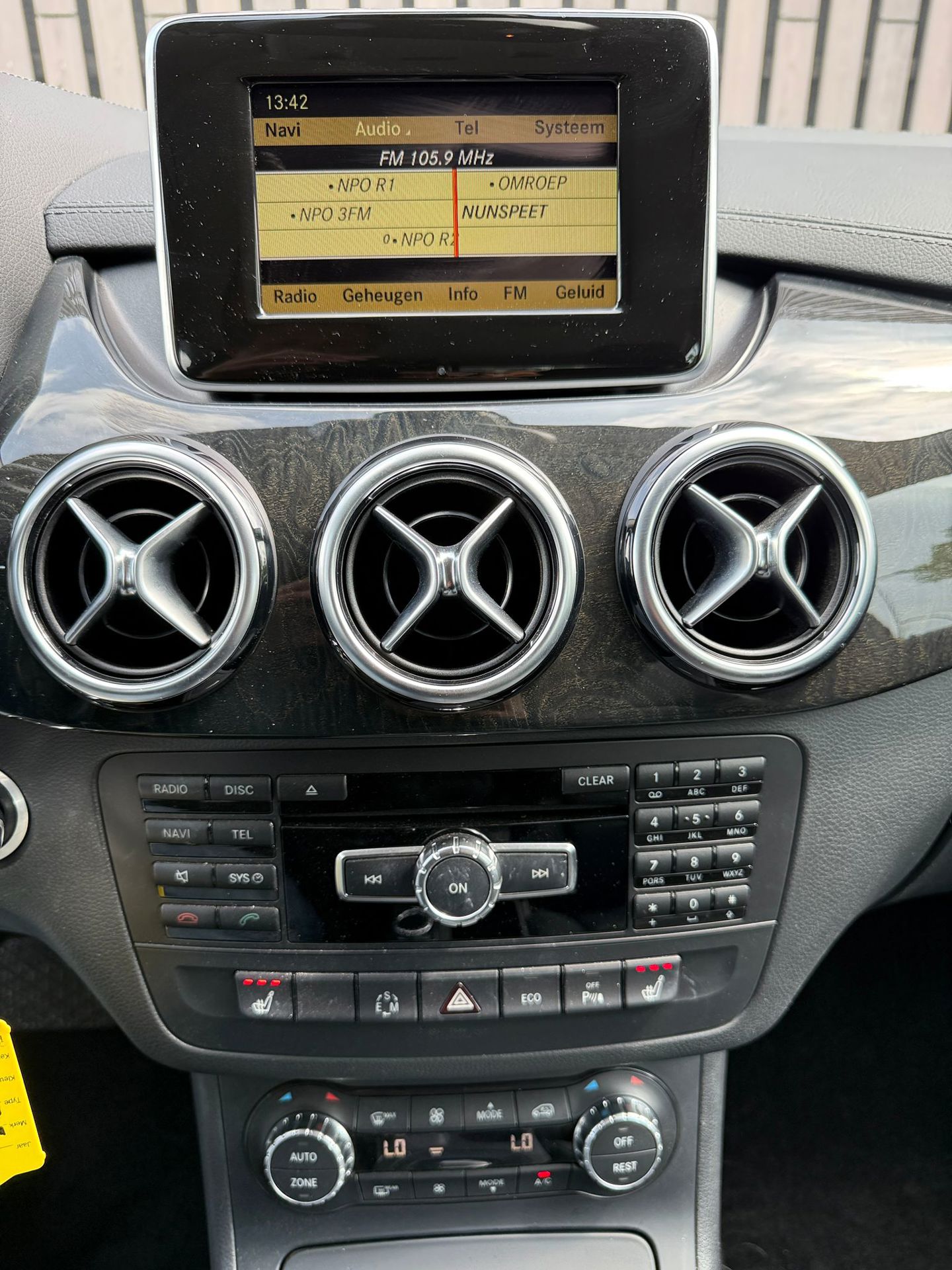Foto van Mercedes-Benz B 180