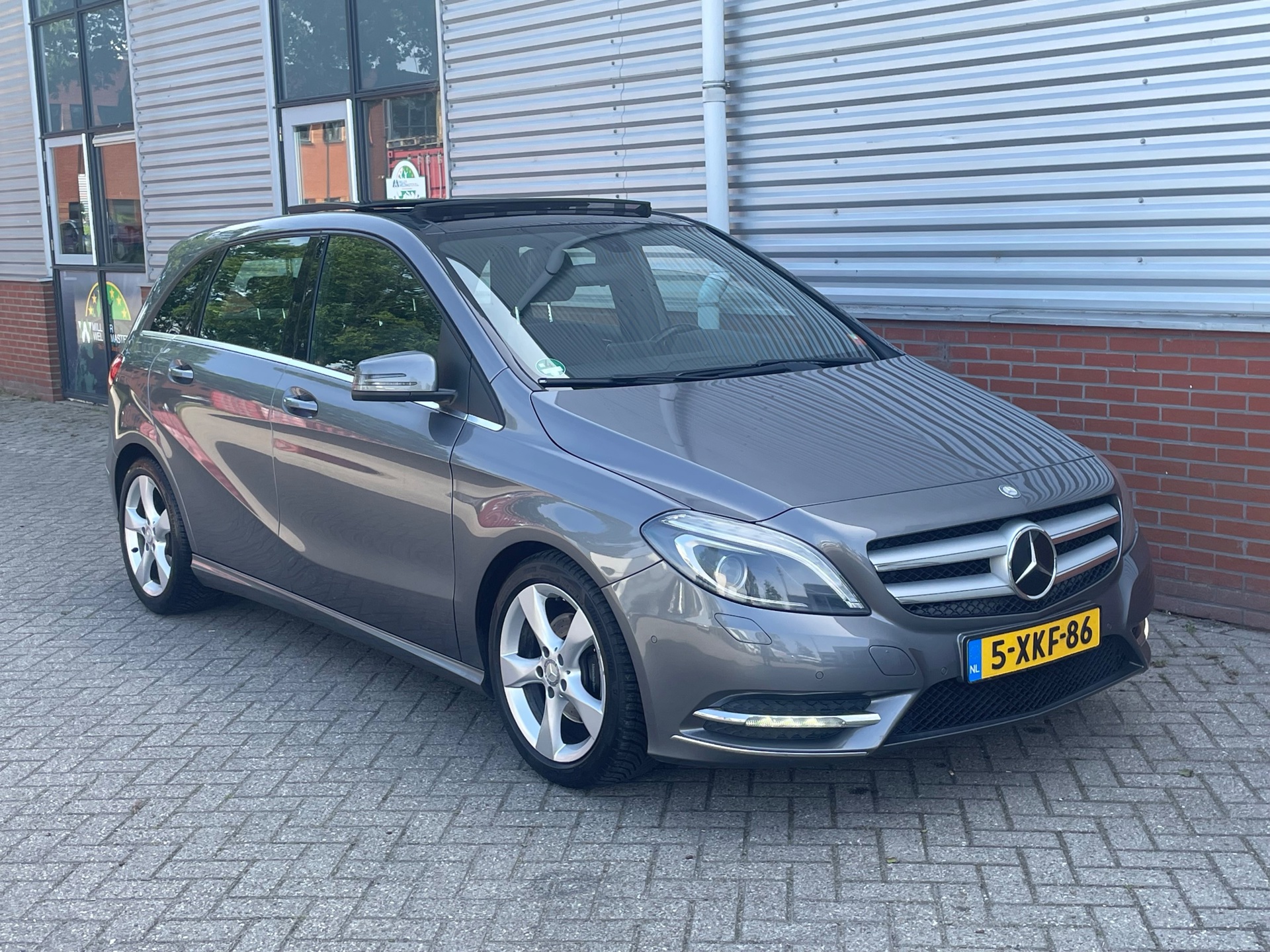 Foto van Mercedes-Benz B 180