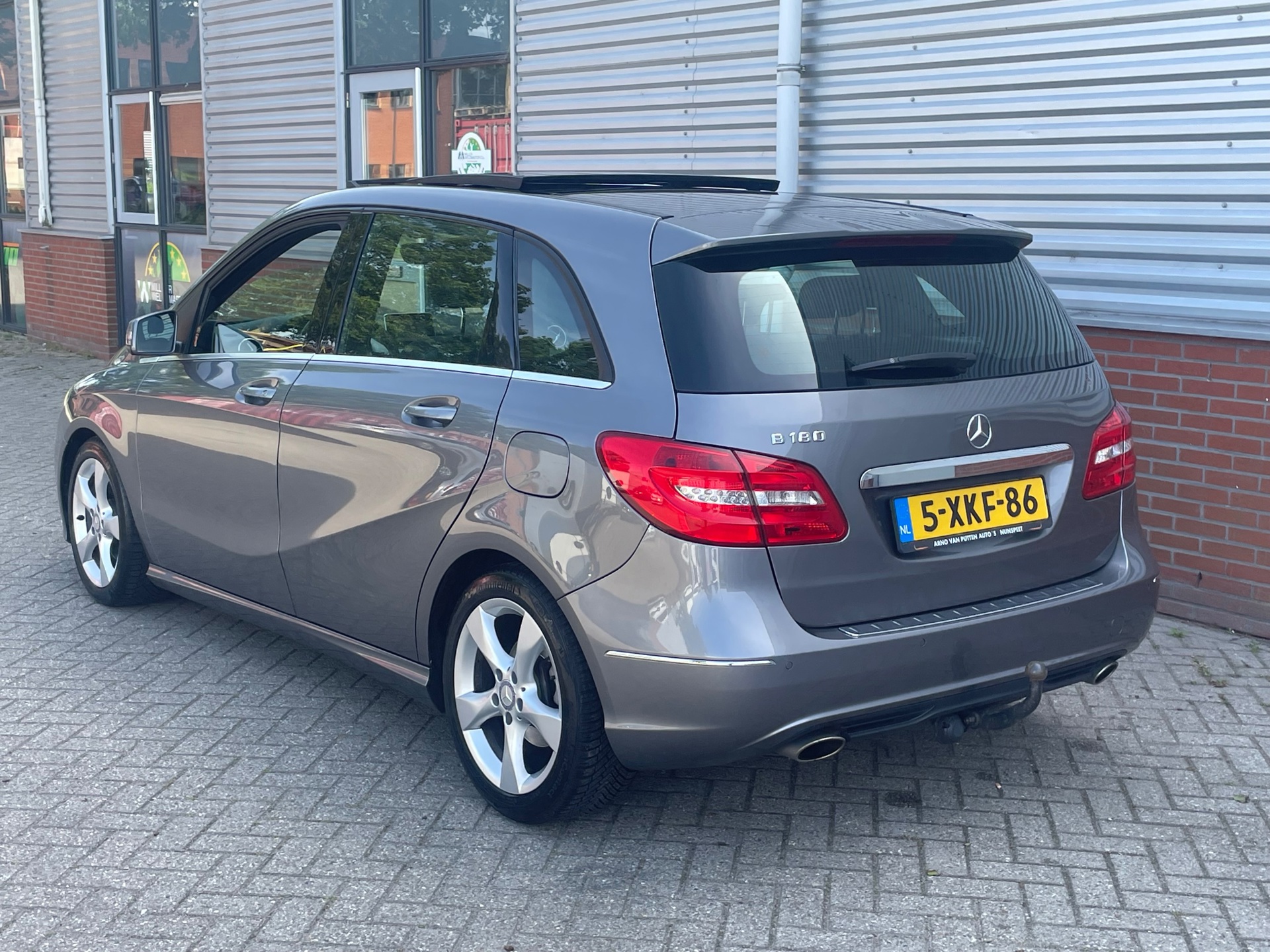 Foto van Mercedes-Benz B 180