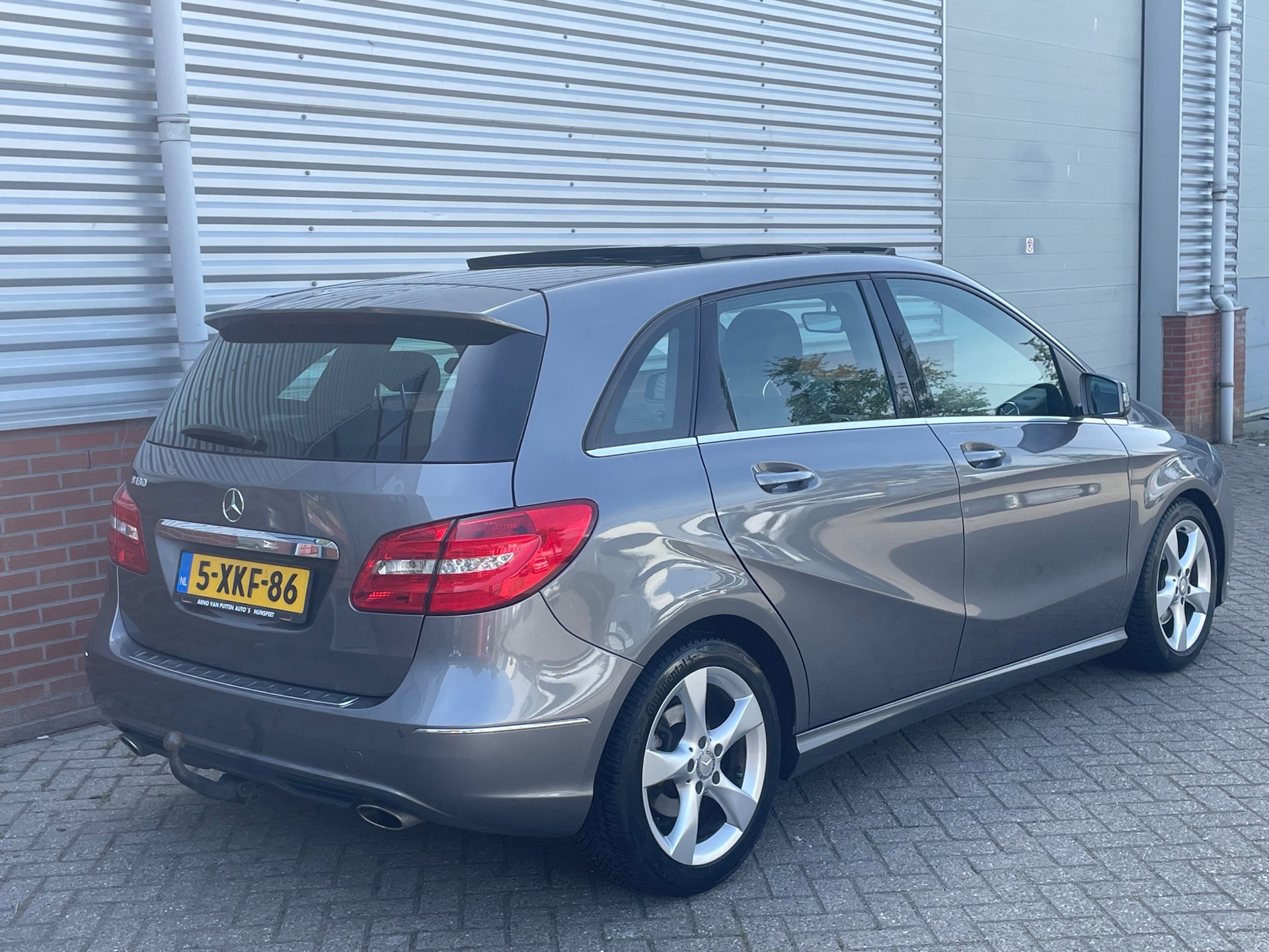 Foto van Mercedes-Benz B 180
