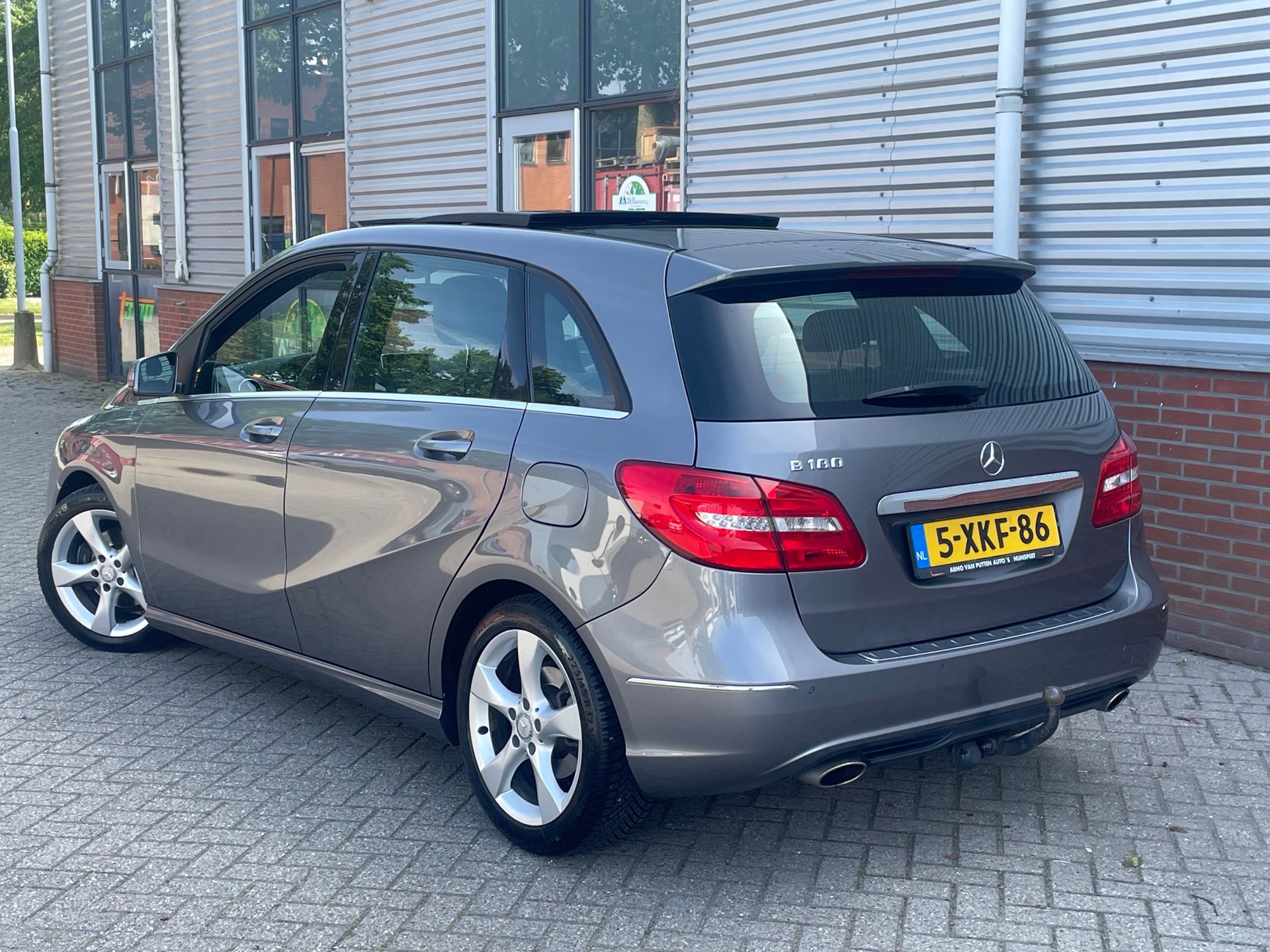 Foto van Mercedes-Benz B 180